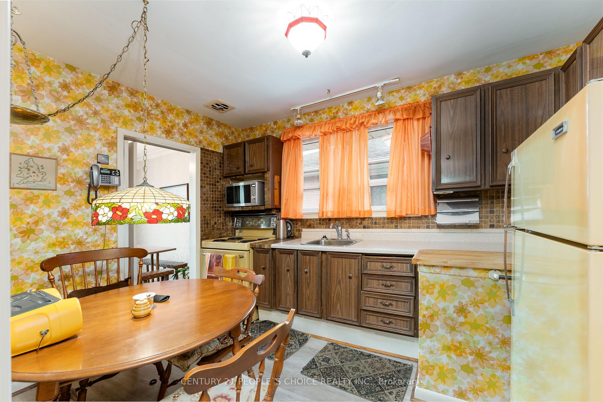 Photo 9 of 82 Hadrian Drive, Etobicoke, Elms-Old Rexdale — HOMEH