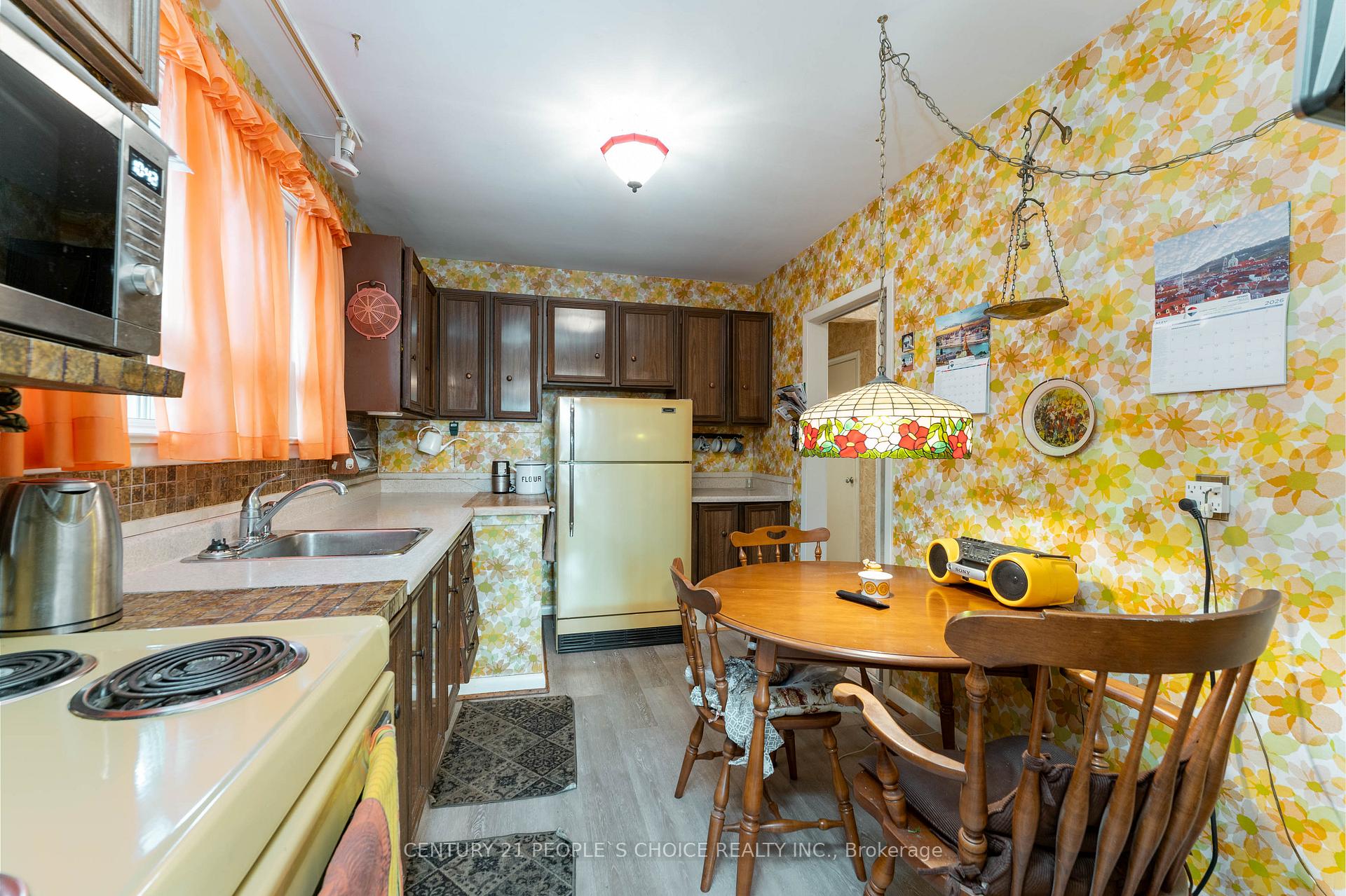 Photo 10 of 82 Hadrian Drive, Etobicoke, Elms-Old Rexdale — HOMEH