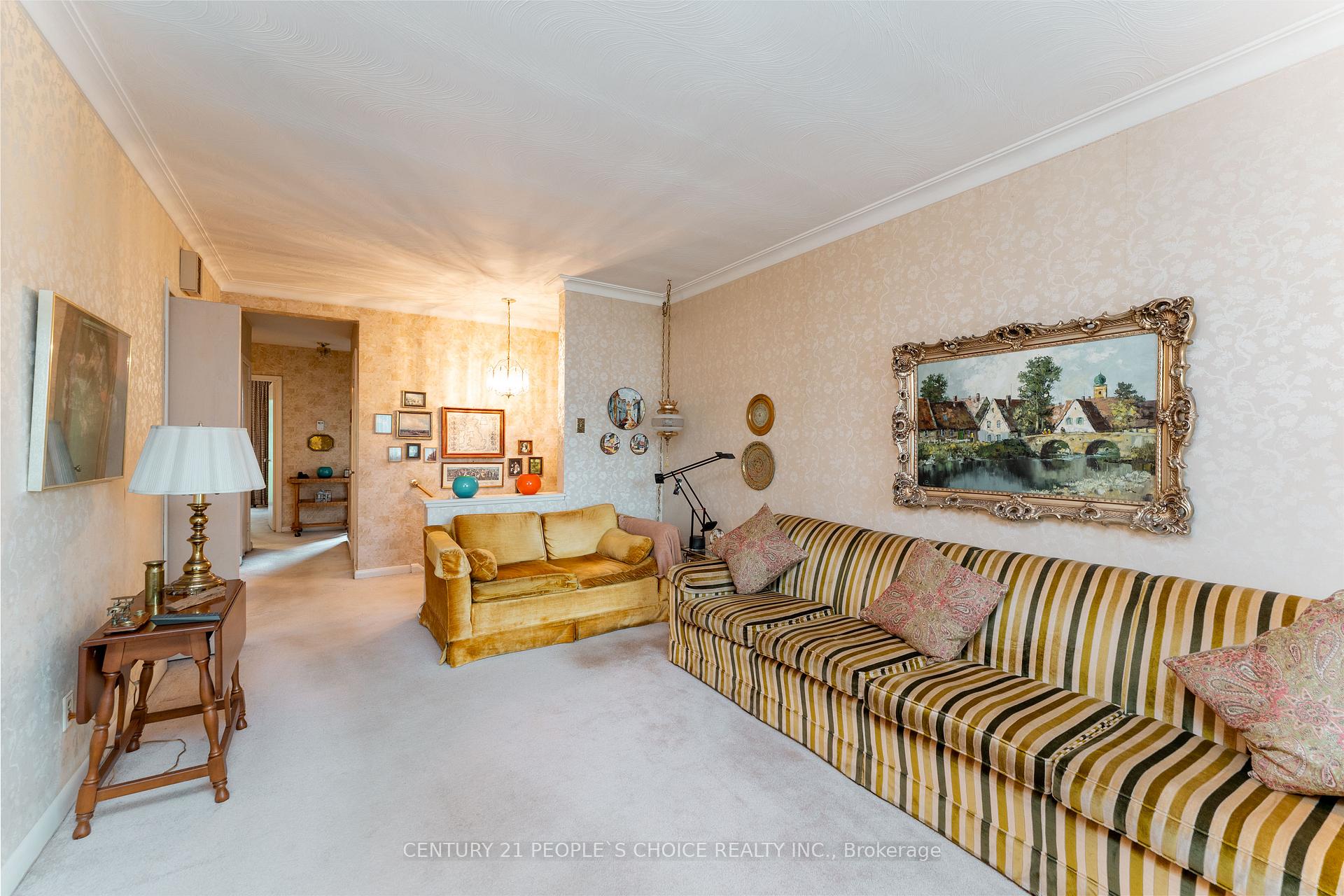 Photo 11 of 82 Hadrian Drive, Etobicoke, Elms-Old Rexdale — HOMEH