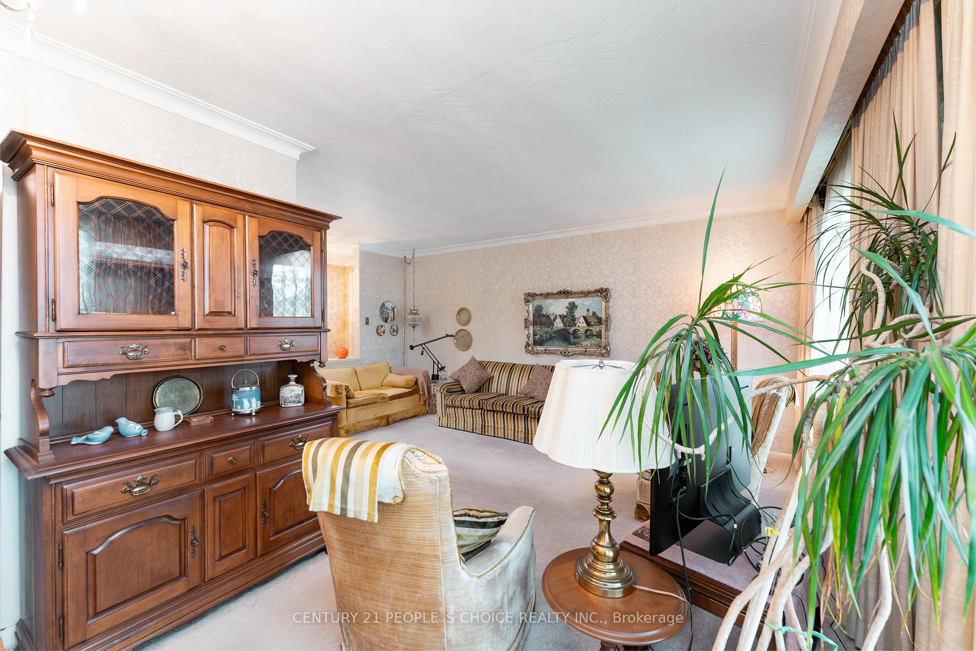 Photo 13 of 82 Hadrian Drive, Etobicoke, Elms-Old Rexdale — HOMEH
