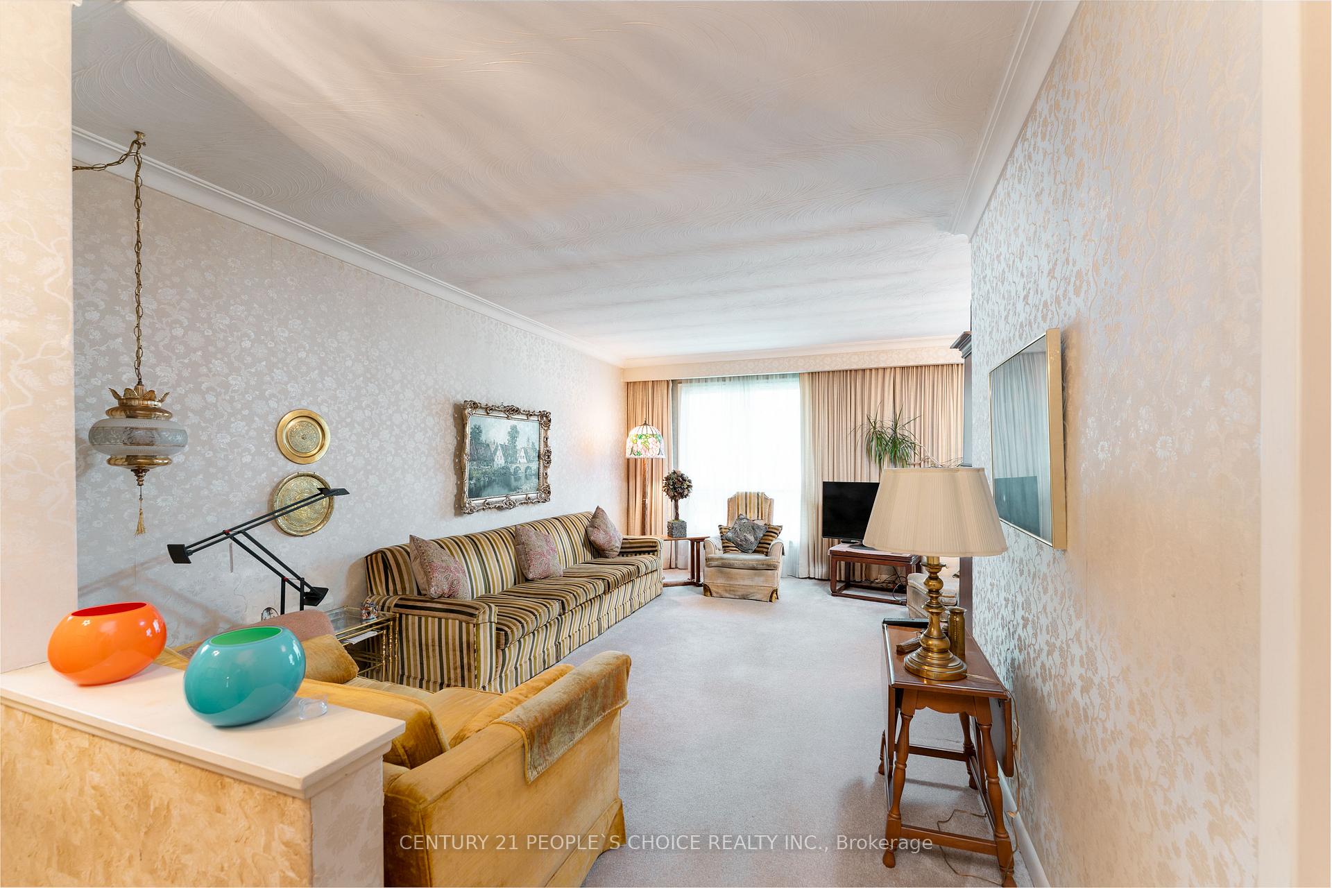 Photo 14 of 82 Hadrian Drive, Etobicoke, Elms-Old Rexdale — HOMEH