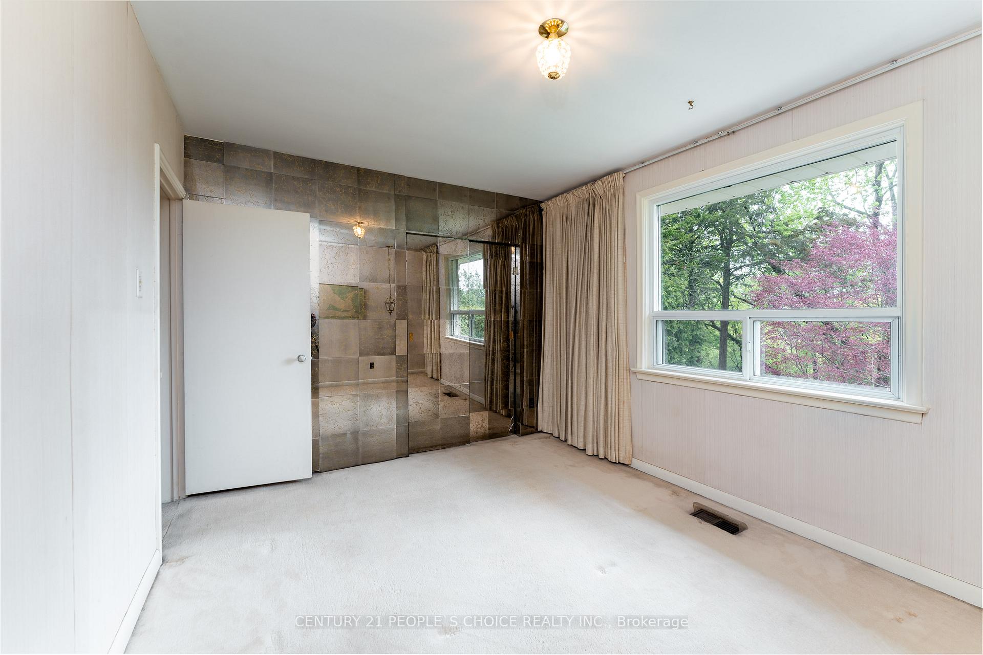Photo 21 of 82 Hadrian Drive, Etobicoke, Elms-Old Rexdale — HOMEH