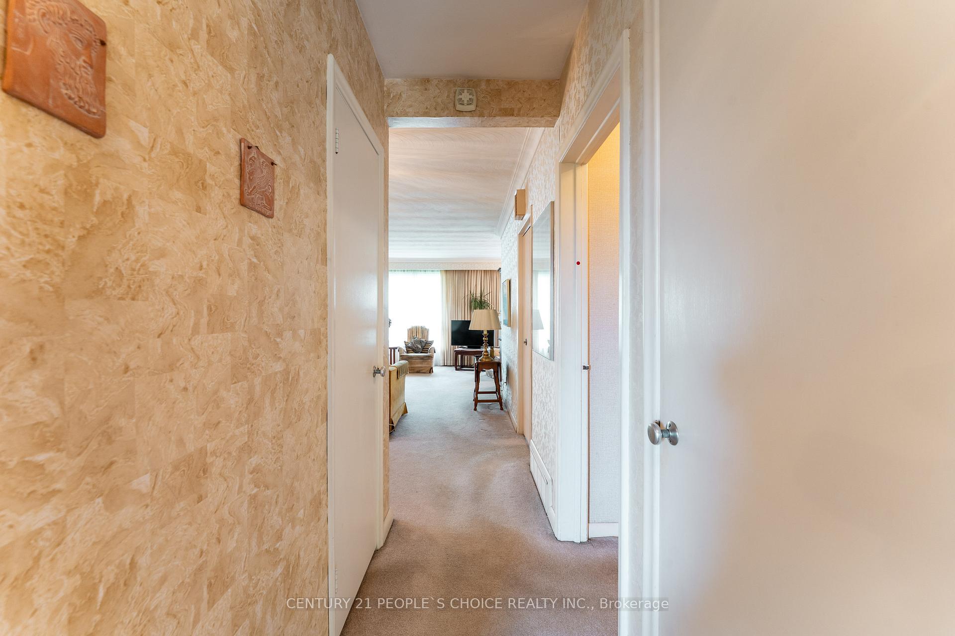 Photo 23 of 82 Hadrian Drive, Etobicoke, Elms-Old Rexdale — HOMEH