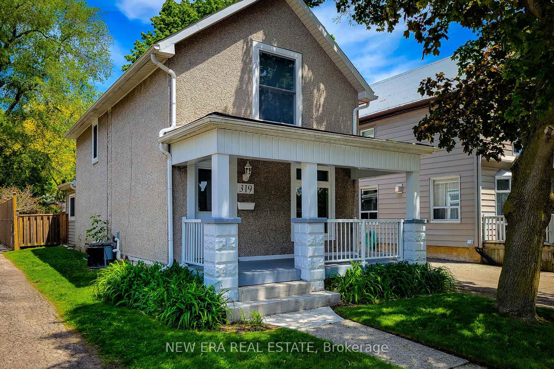 Photo of 319 King Street W