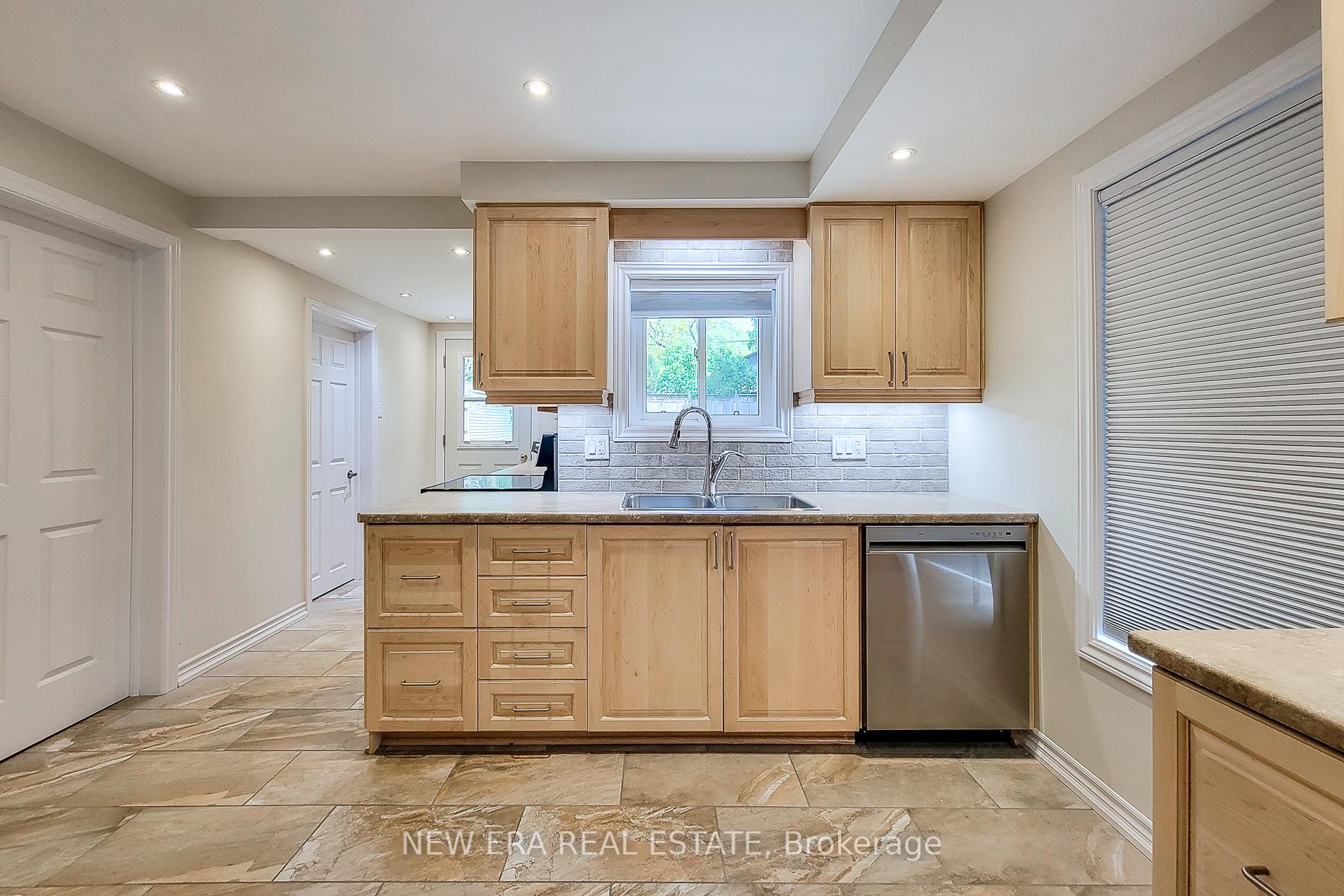 Photo 21 of 319 King Street W, Hamilton, Dundas — HOMEH