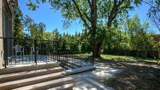 Photo 21 of 267 Arnold Avenue, Vaughan, Crestwood-Springfarm-Yorkhill — HOMEH