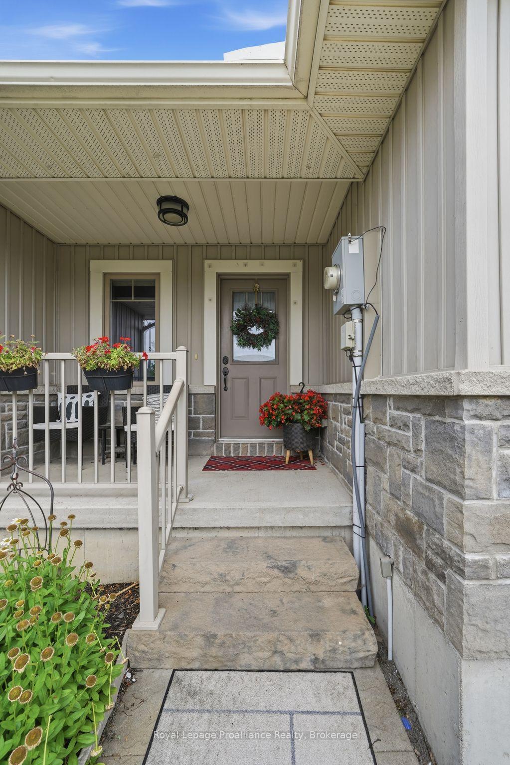 Photo 5 of 33 Chinook Street, Belleville, Belleville Ward — HOMEH