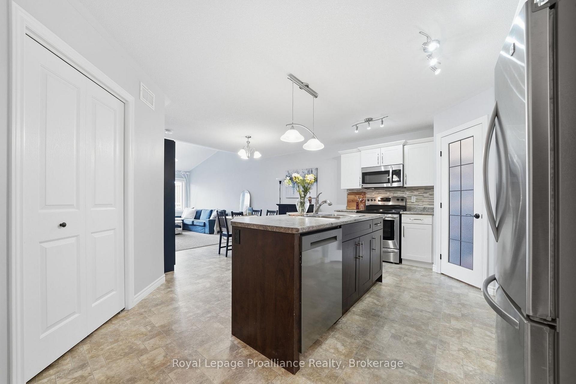 Photo 10 of 33 Chinook Street, Belleville, Belleville Ward — HOMEH