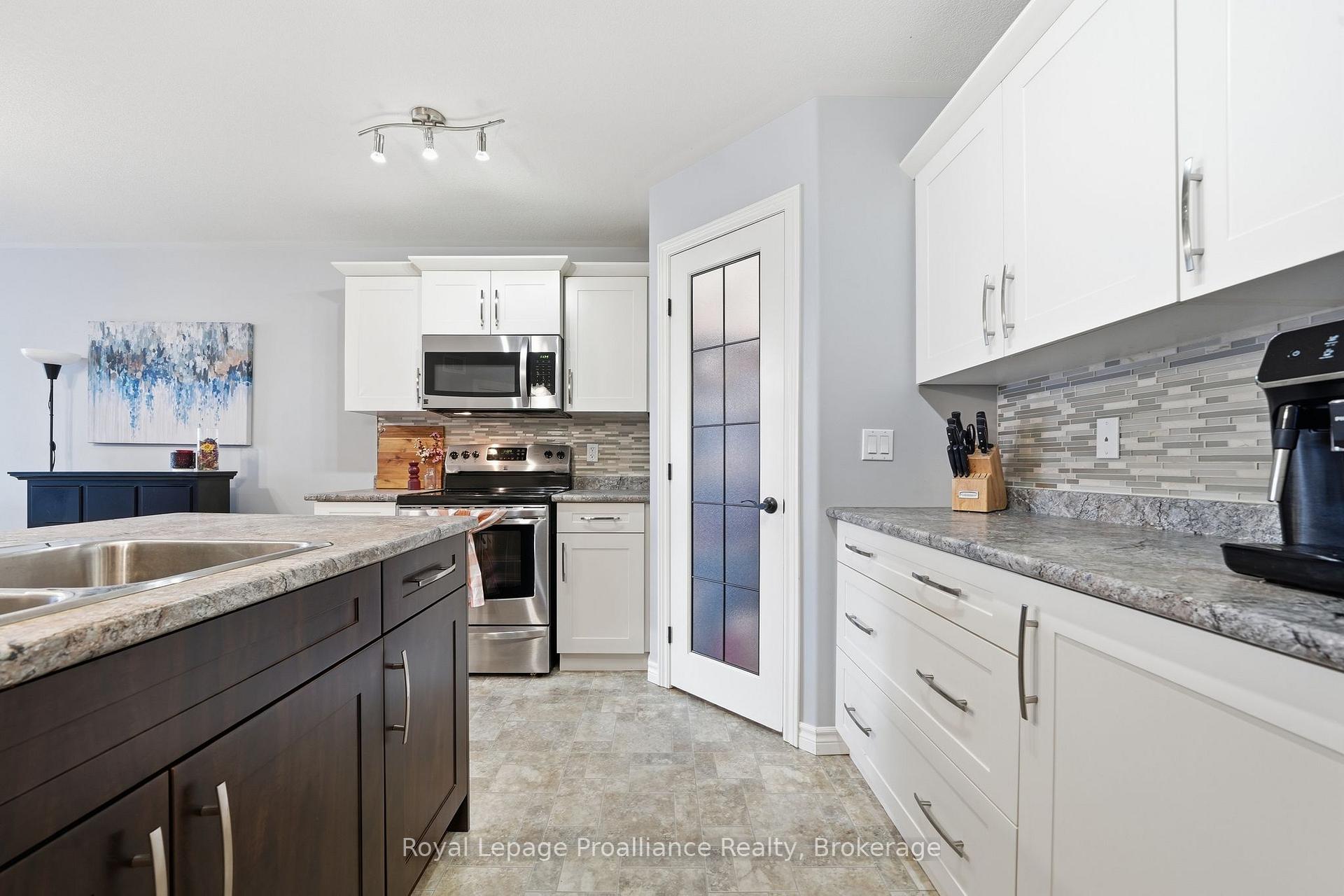 Photo 13 of 33 Chinook Street, Belleville, Belleville Ward — HOMEH