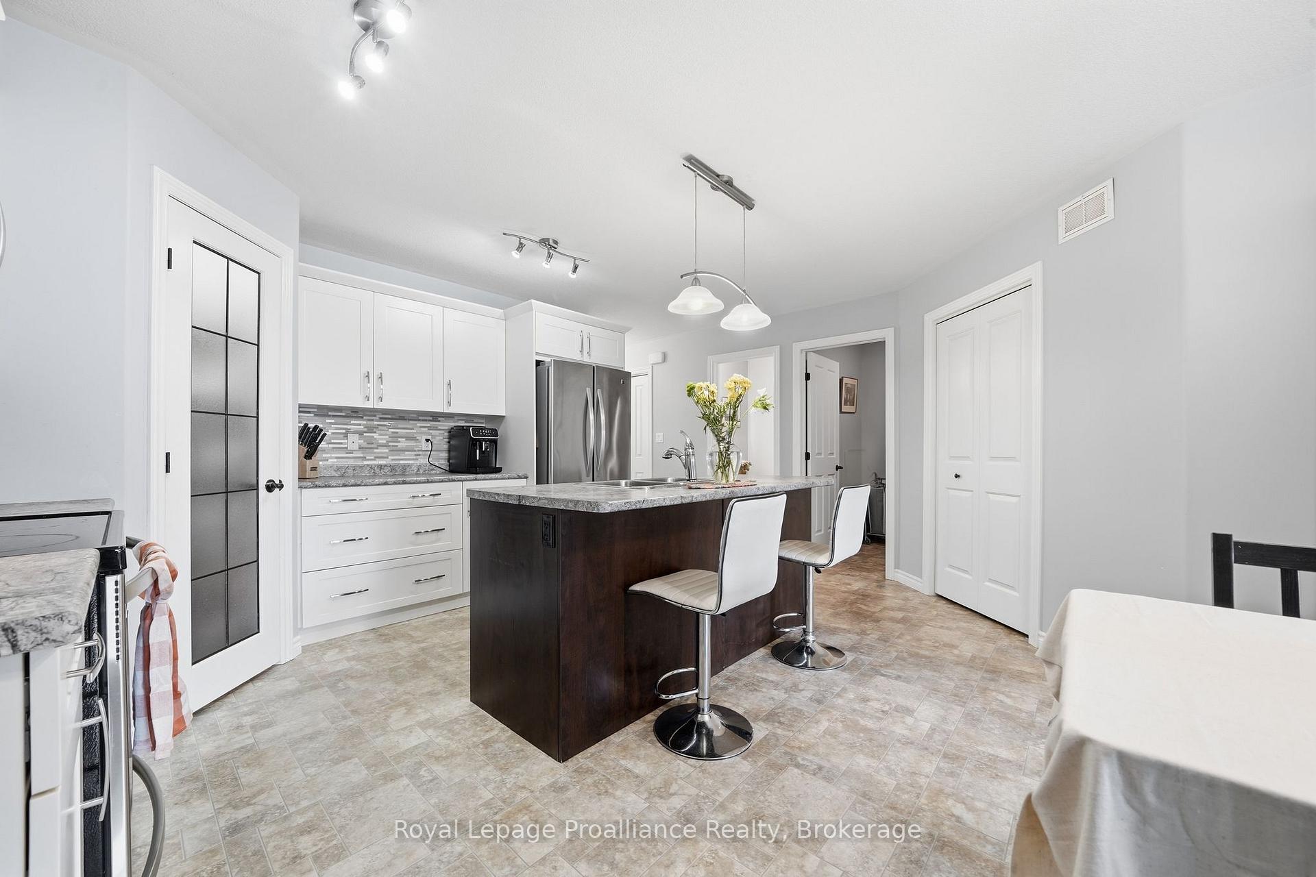 Photo 14 of 33 Chinook Street, Belleville, Belleville Ward — HOMEH