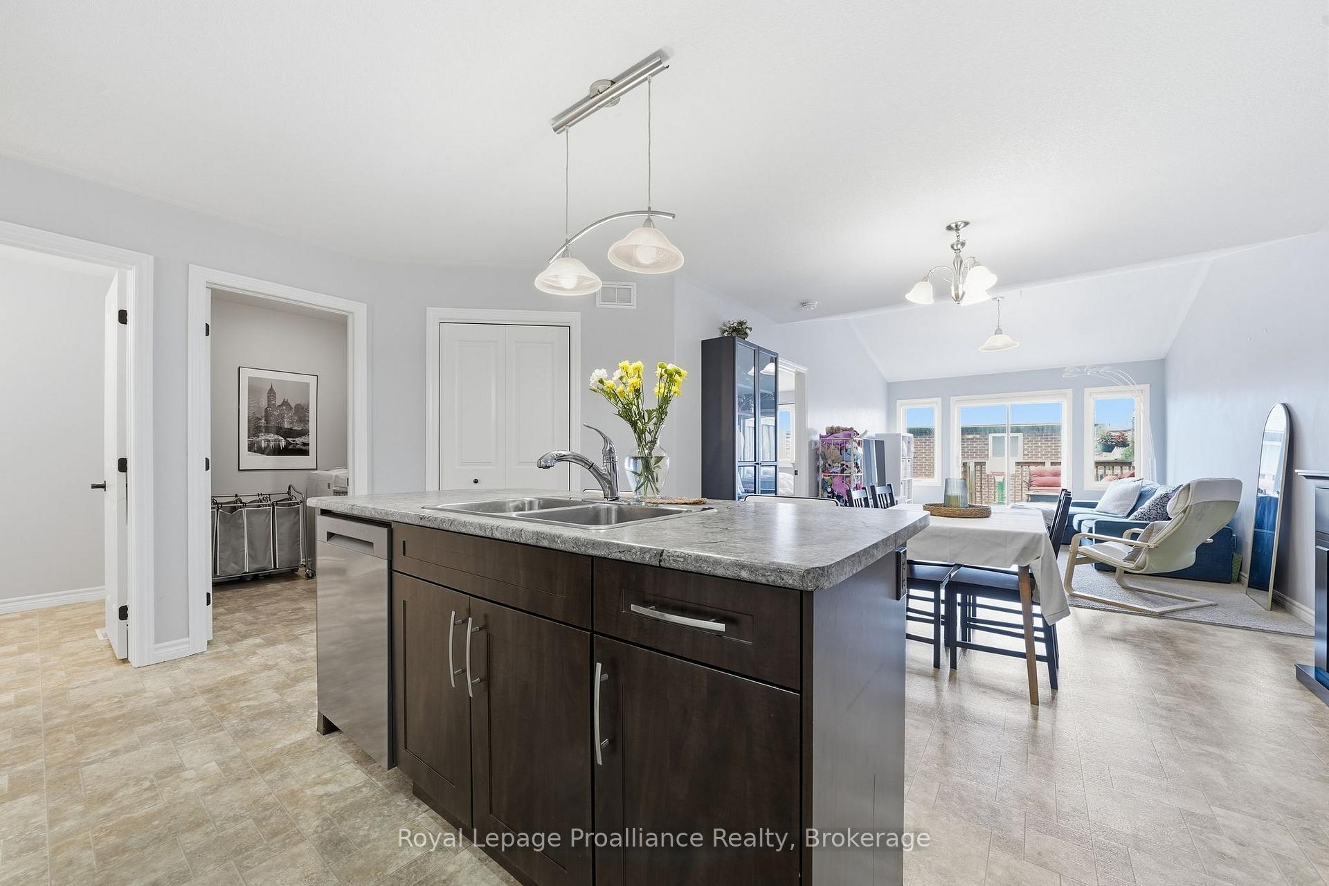 Photo 15 of 33 Chinook Street, Belleville, Belleville Ward — HOMEH