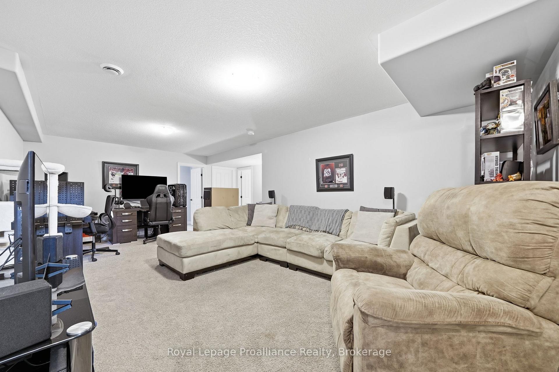 Photo 32 of 33 Chinook Street, Belleville, Belleville Ward — HOMEH