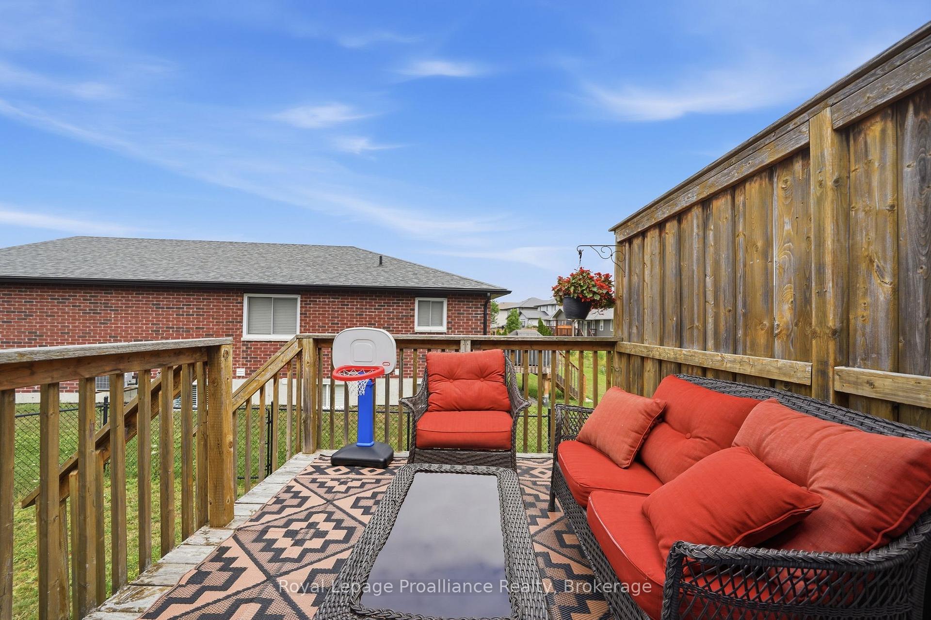 Photo 41 of 33 Chinook Street, Belleville, Belleville Ward — HOMEH