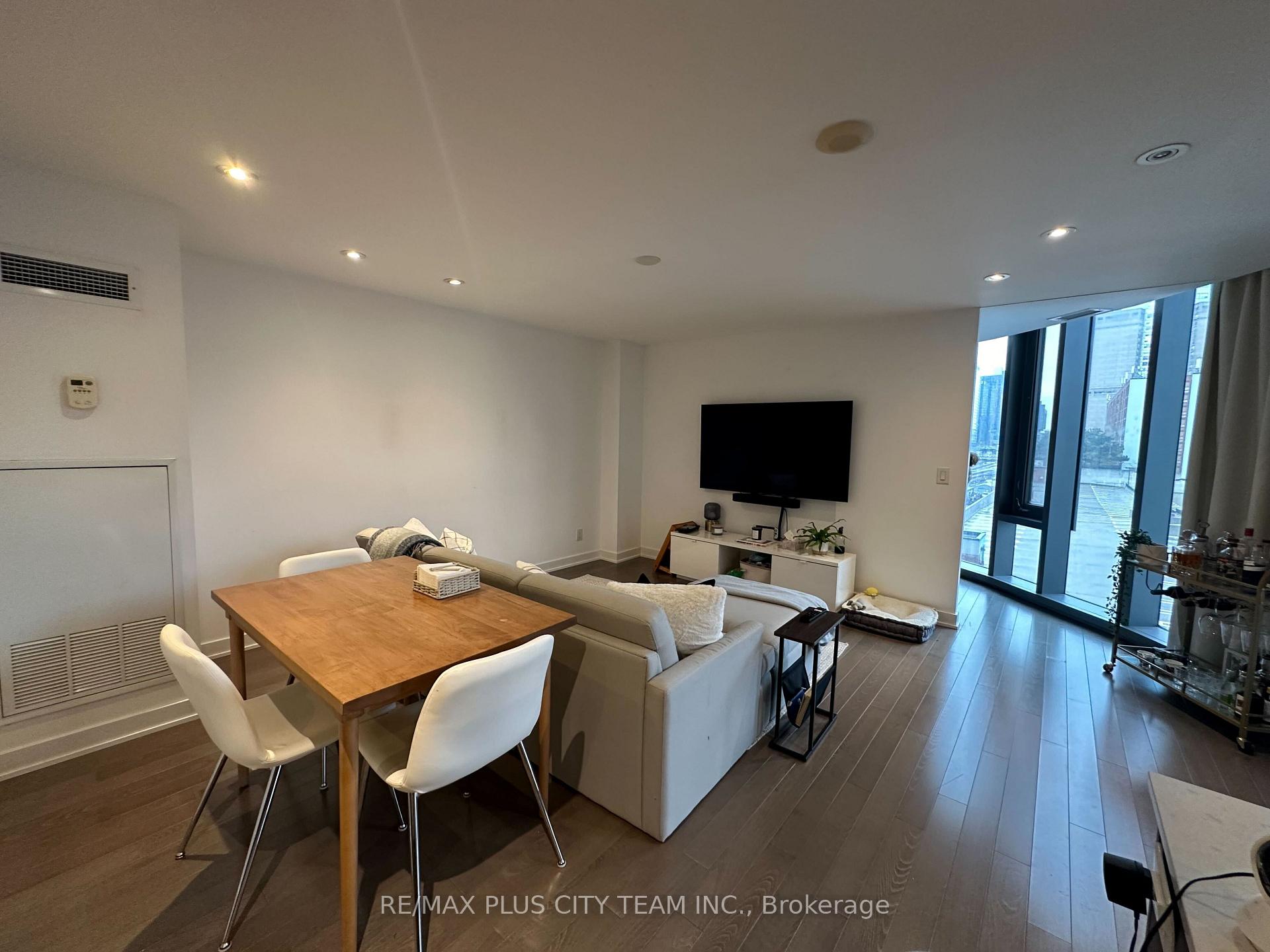 Photo 3 of Unit 709, 1 Market Street, Toronto, Waterfront Communities — HOMEH