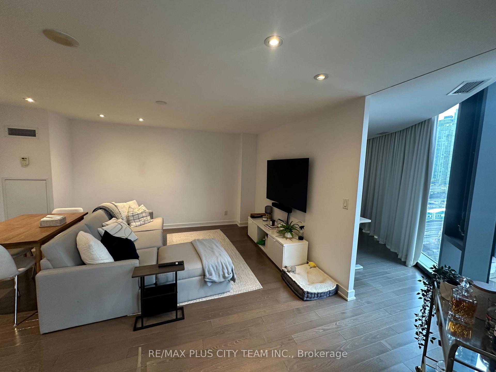 Photo 4 of Unit 709, 1 Market Street, Toronto, Waterfront Communities — HOMEH