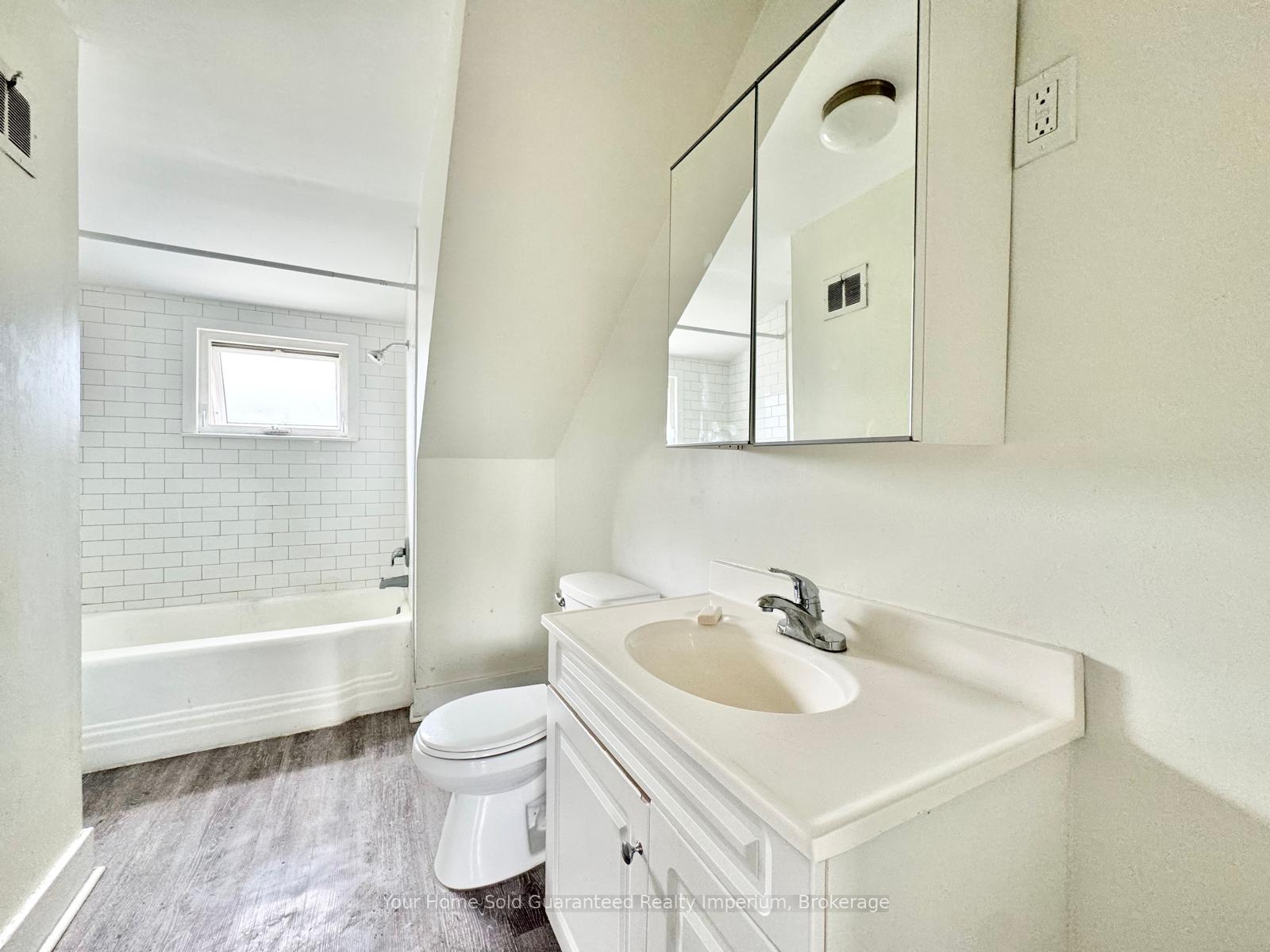 Photo 8 of Unit Upper, 232 Grantham Avenue, St. Catharines, Carlton/Bunting — HOMEH