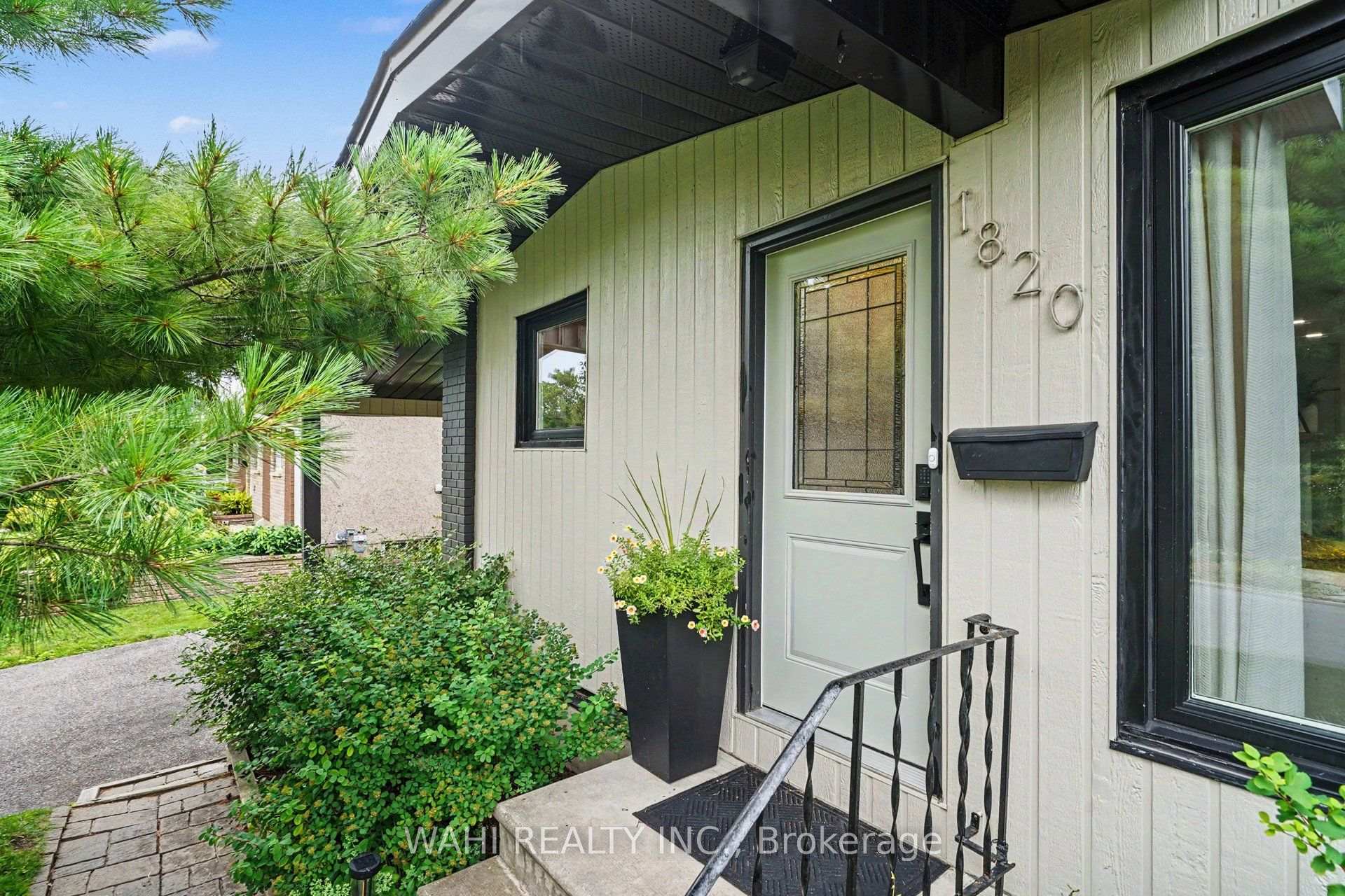 Photo 5 of 1820 Lorraine Avenue, Ottawa, Guildwood Estates - Urbandale Acres — HOMEH