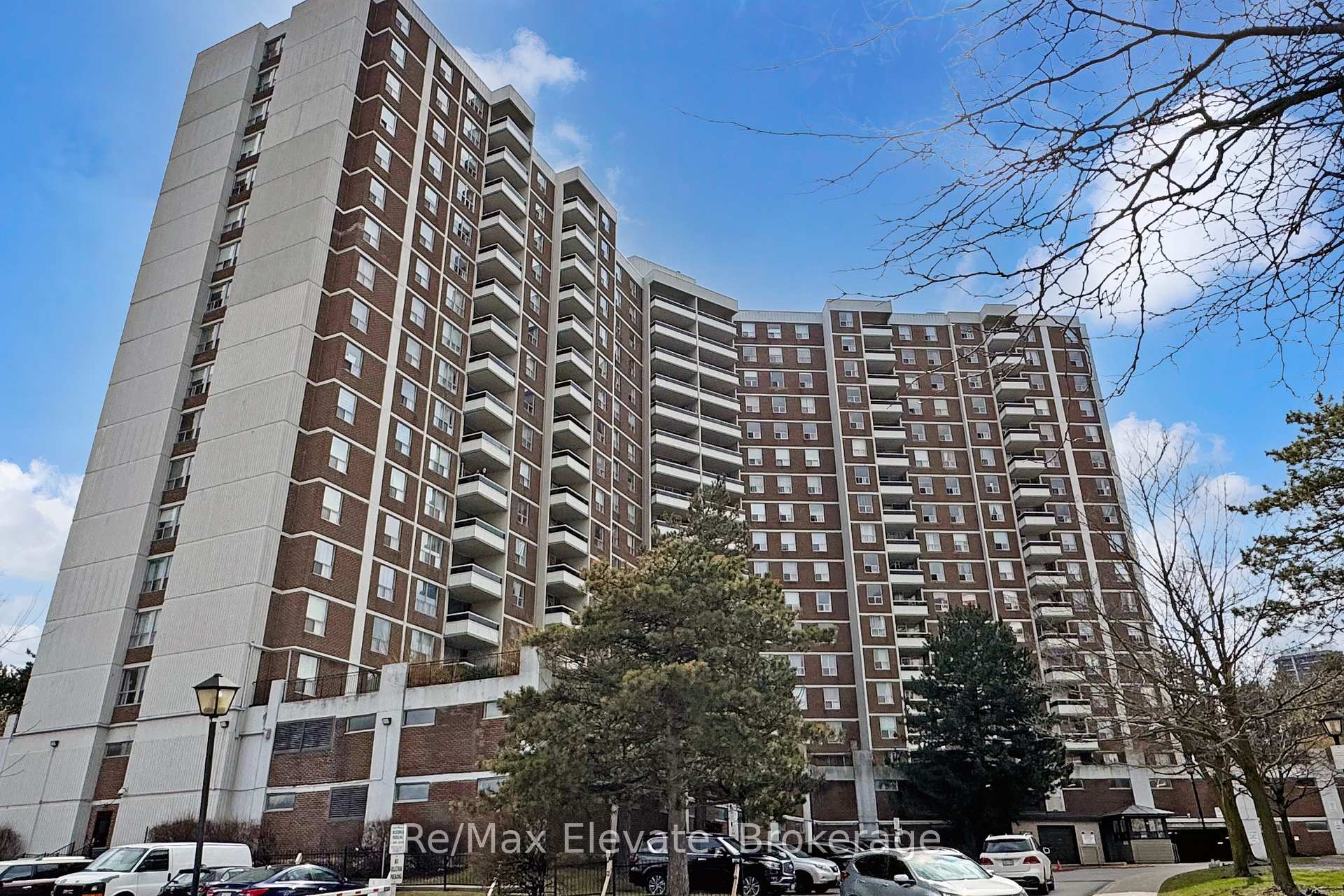 Photo 2 of Unit 406, 5 Shady Golfway, Toronto, Flemingdon Park — HOMEH
