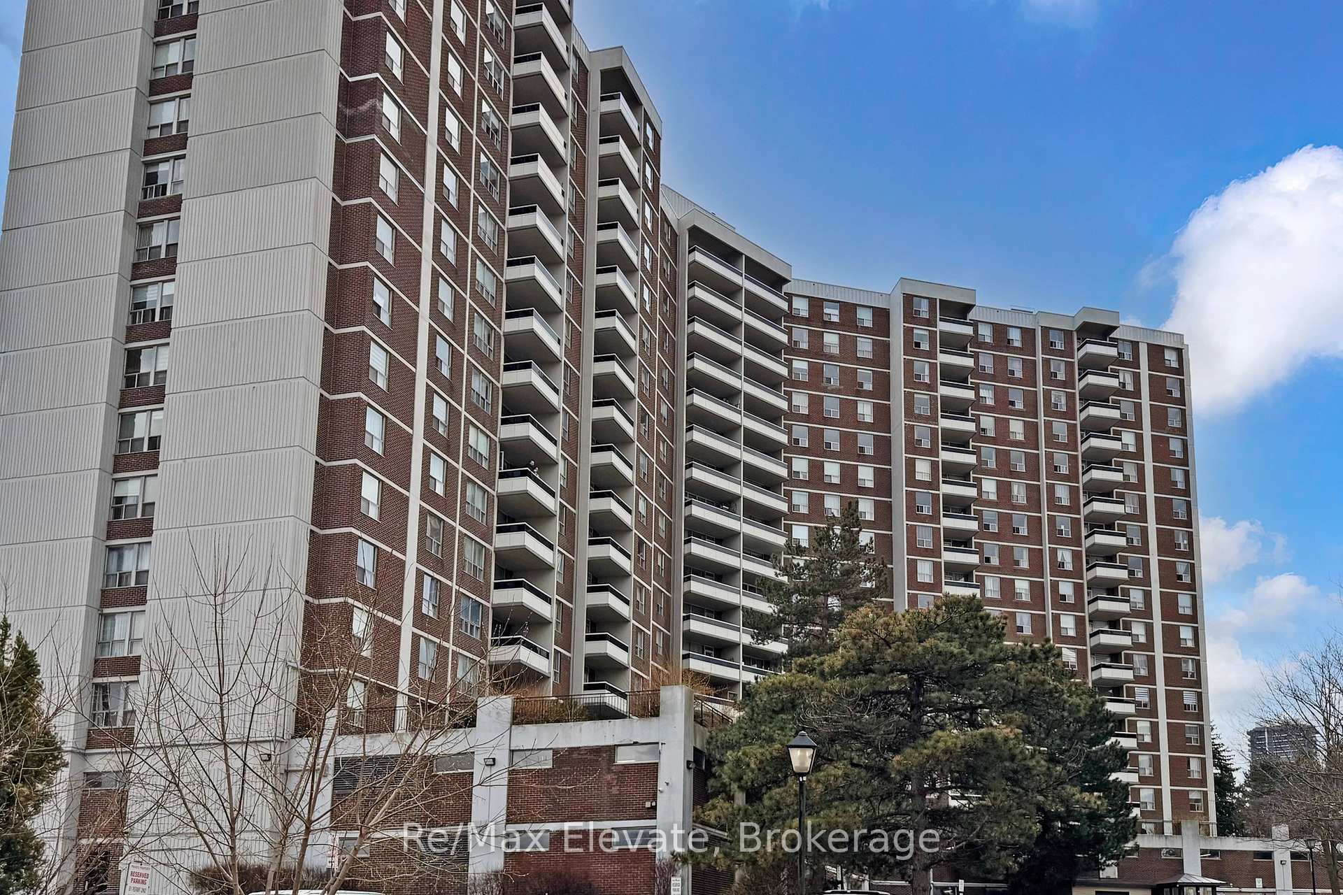 Photo 3 of Unit 406, 5 Shady Golfway, Toronto, Flemingdon Park — HOMEH
