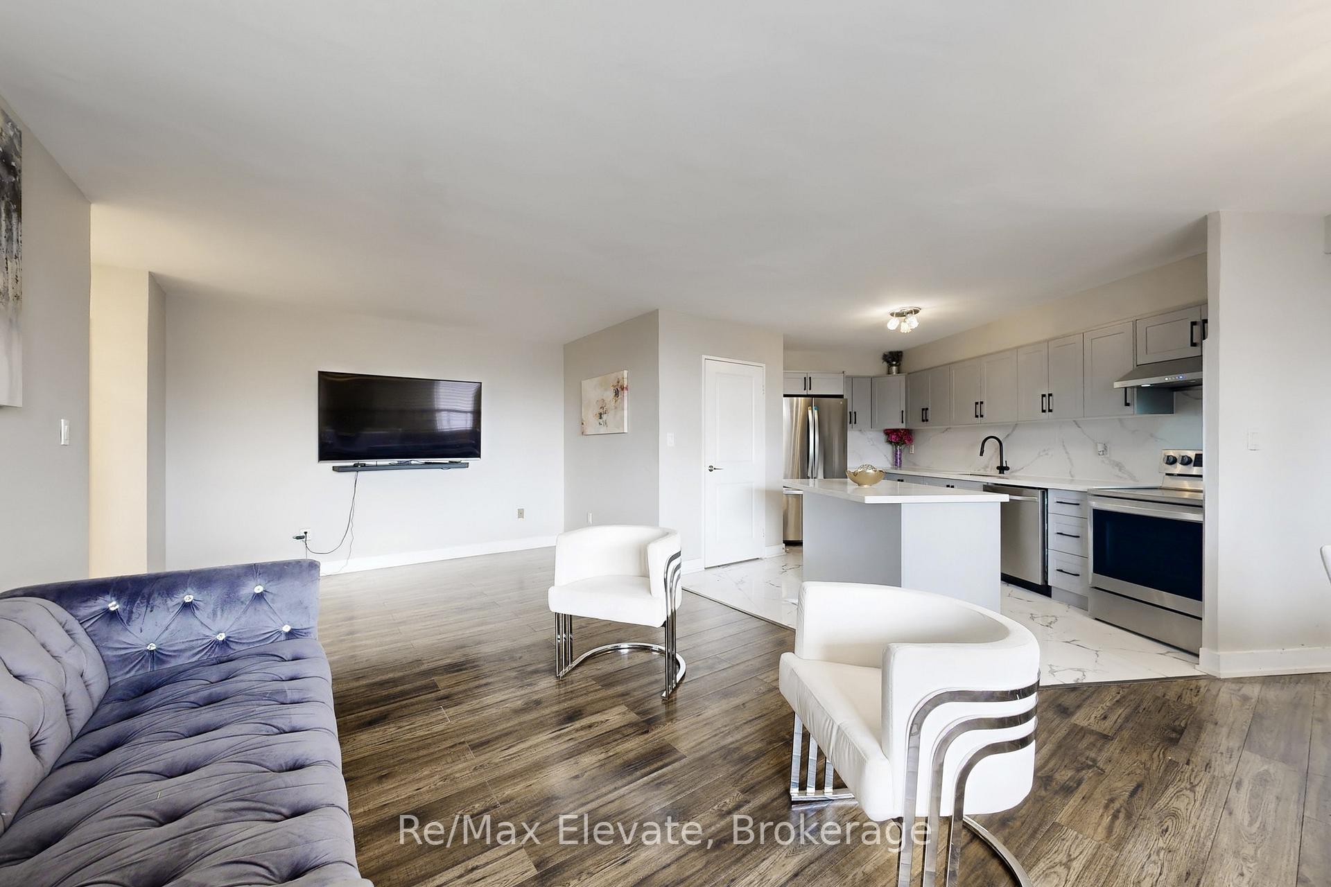 Photo 13 of Unit 406, 5 Shady Golfway, Toronto, Flemingdon Park — HOMEH
