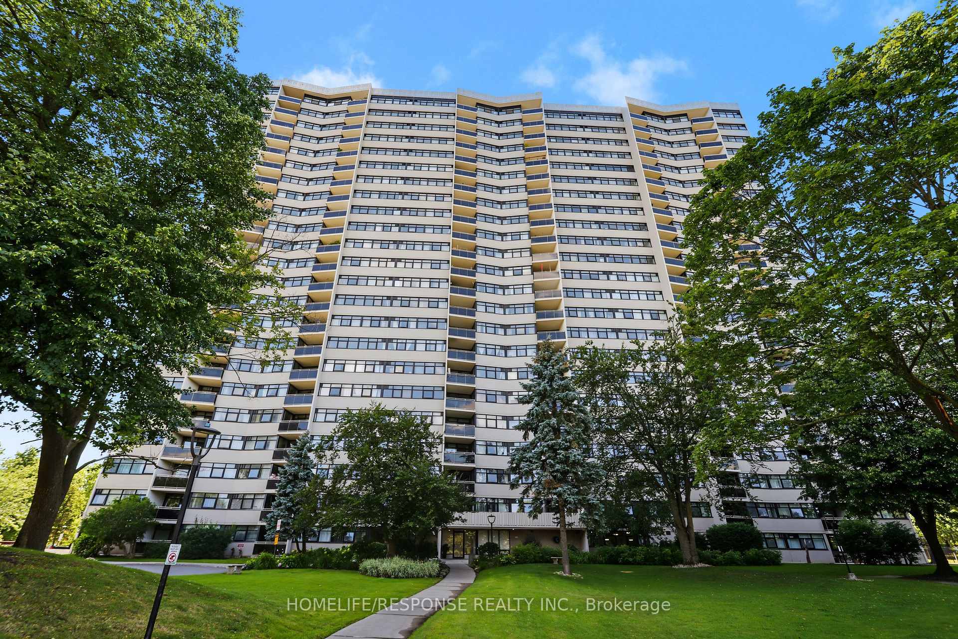 Front of Unit 1801, 100 Echo Point