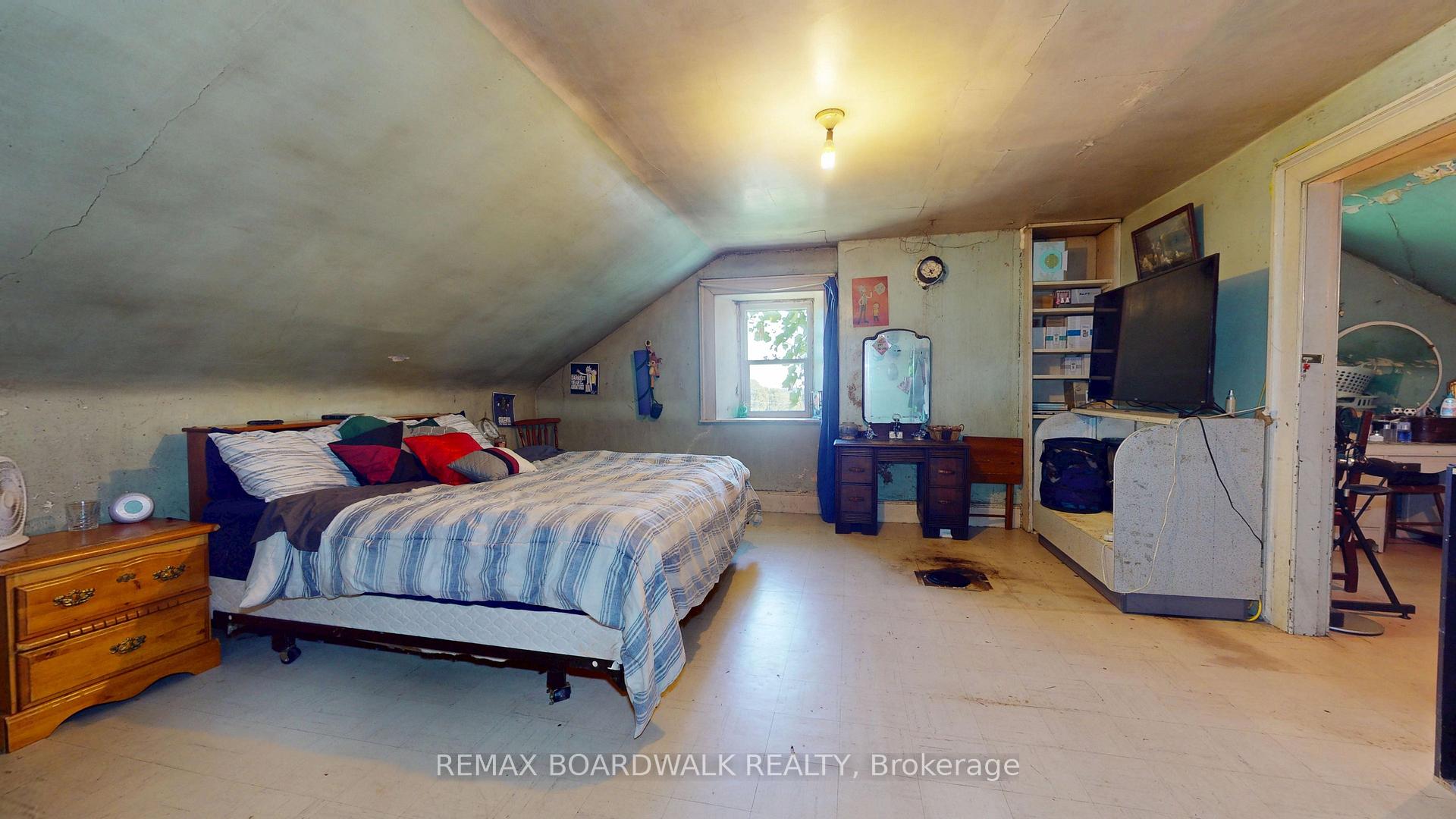 Photo 18 of 585 Fallbrook Road, Tay Valley, Bathurst/Burgess & Sherbrooke (Bathurst) Twp — HOMEH
