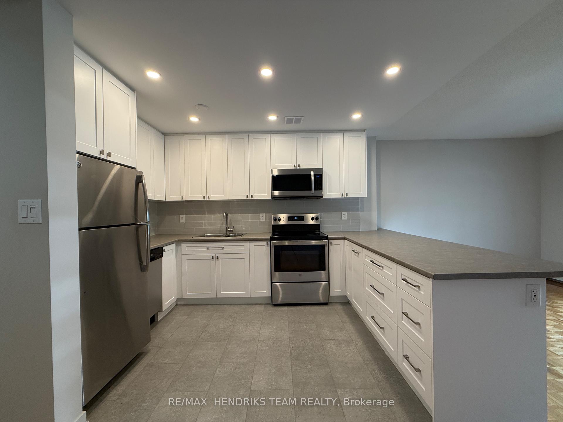 Photo 2 of Unit 203, 33 Leaside Drive, St. Catharines, Carlton/Bunting — HOMEH