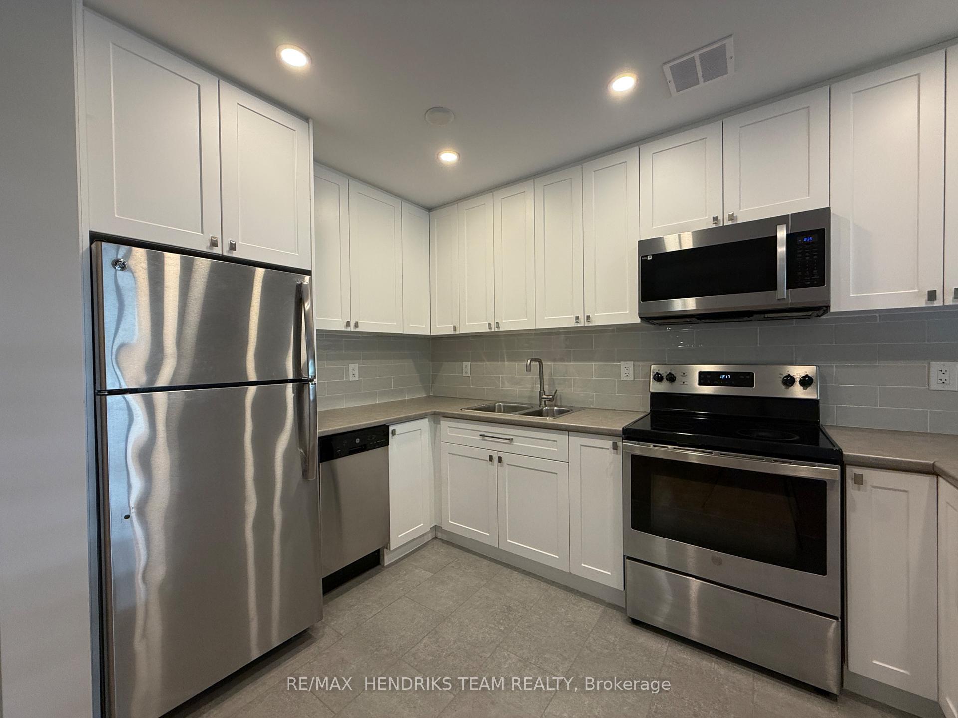 Photo 3 of Unit 203, 33 Leaside Drive, St. Catharines, Carlton/Bunting — HOMEH