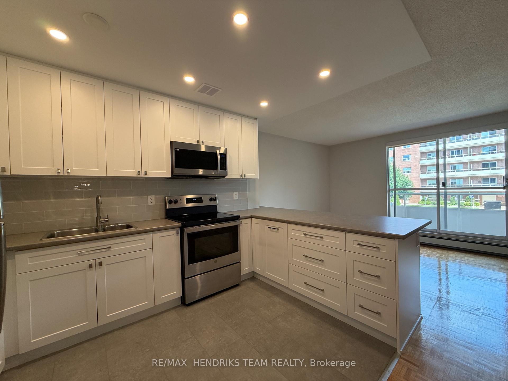 Photo 4 of Unit 203, 33 Leaside Drive, St. Catharines, Carlton/Bunting — HOMEH