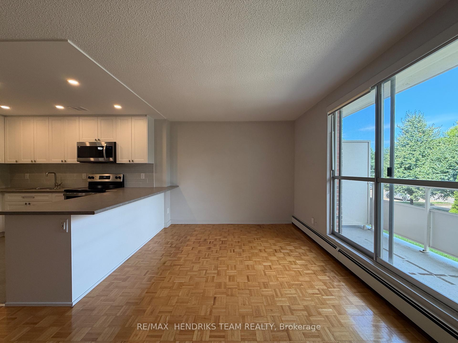 Photo 5 of Unit 203, 33 Leaside Drive, St. Catharines, Carlton/Bunting — HOMEH