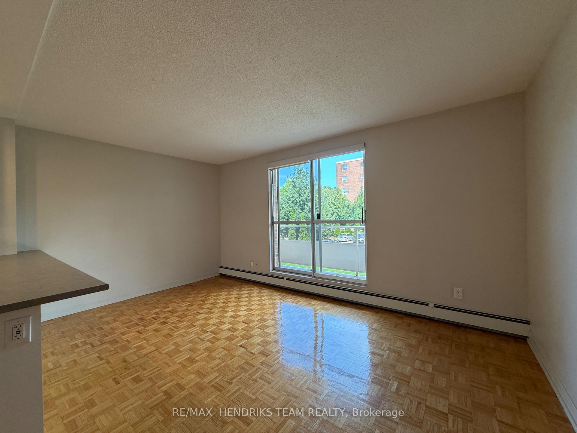 Photo 6 of Unit 203, 33 Leaside Drive, St. Catharines, Carlton/Bunting — HOMEH