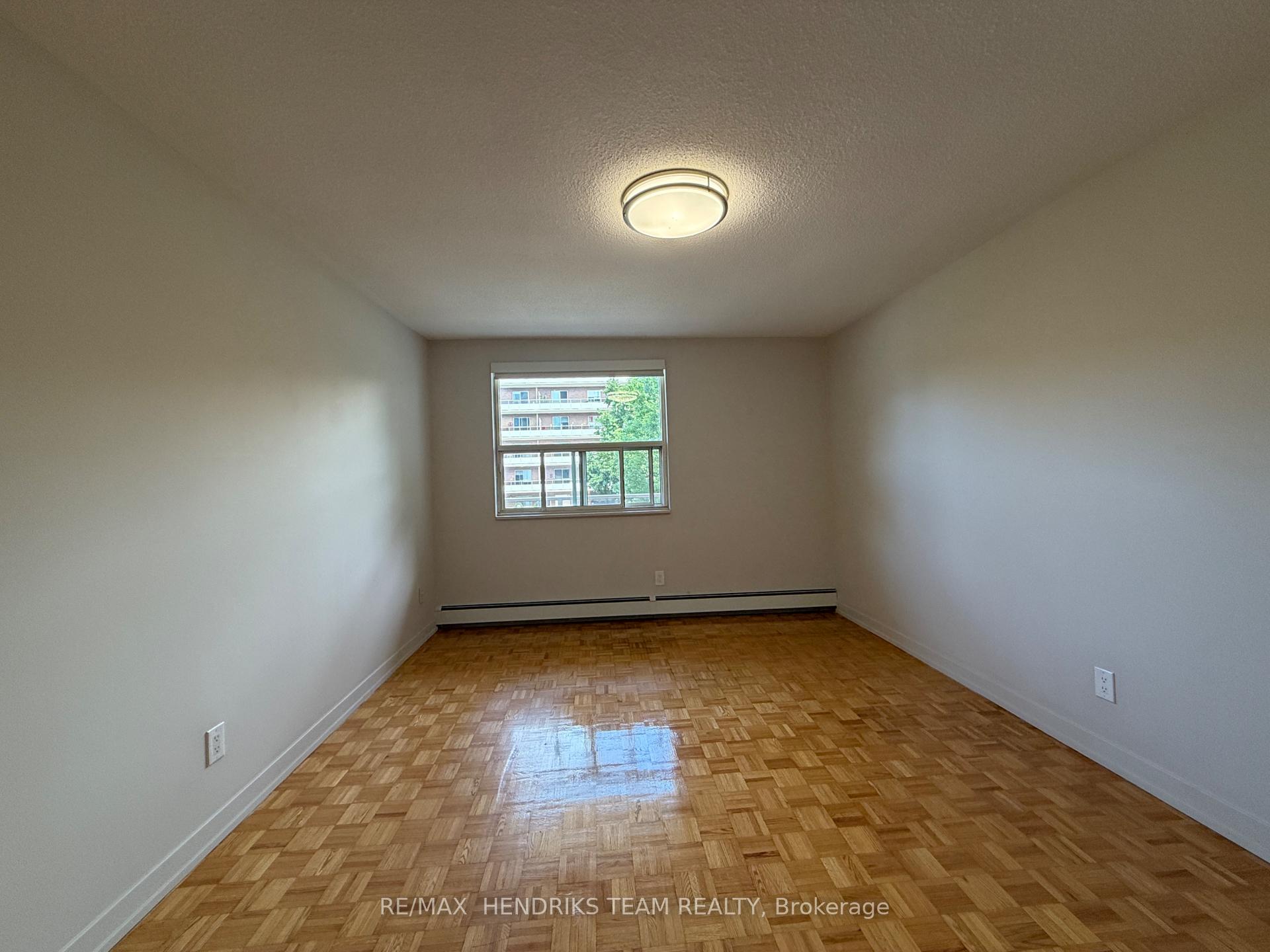 Photo 7 of Unit 203, 33 Leaside Drive, St. Catharines, Carlton/Bunting — HOMEH