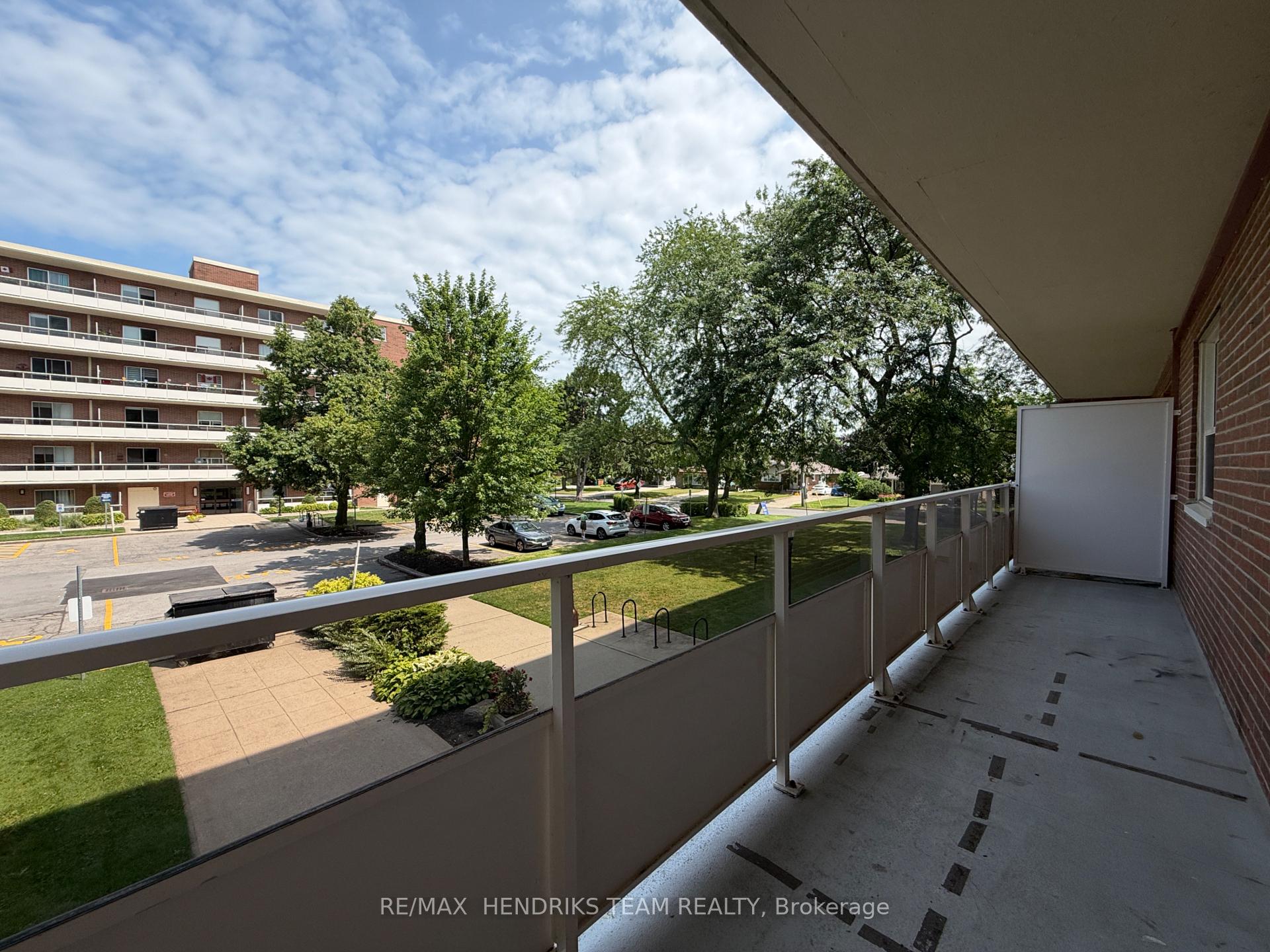 Photo 10 of Unit 203, 33 Leaside Drive, St. Catharines, Carlton/Bunting — HOMEH