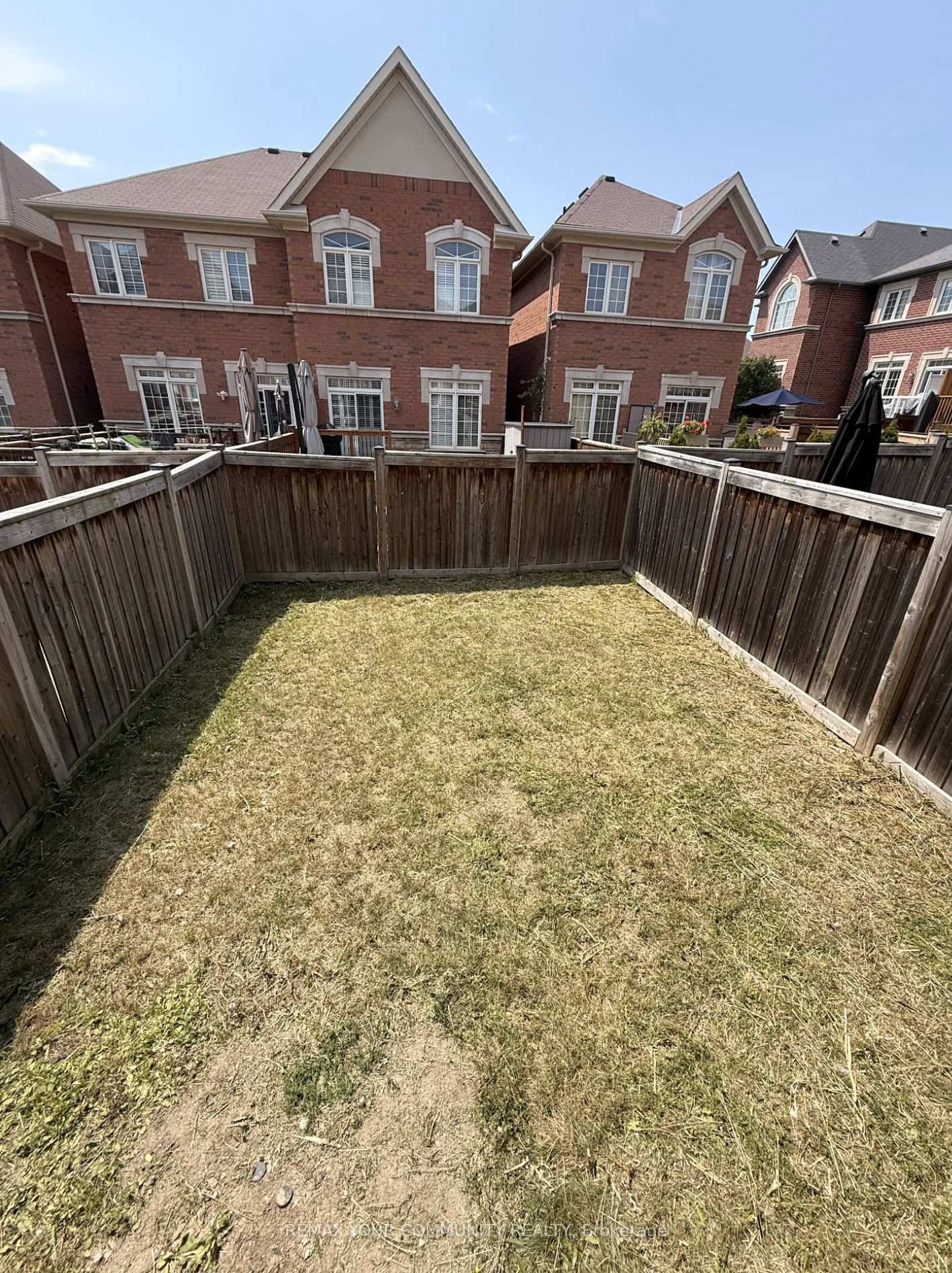Photo 23 of 20 Overlander Way, Vaughan, Patterson — HOMEH