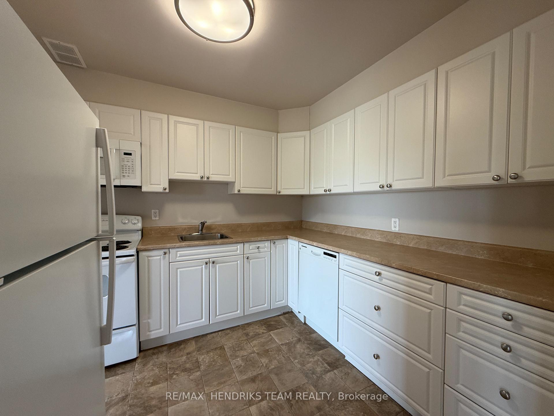 Photo 2 of Unit 809, 60 Windward Street, St. Catharines, Carlton/Bunting — HOMEH