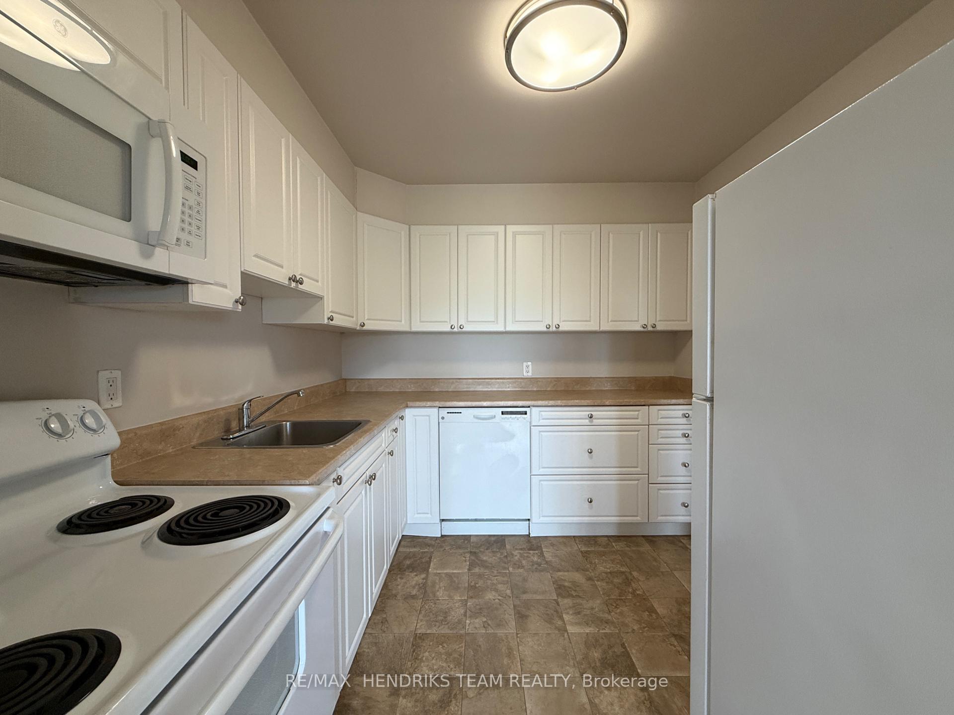 Photo 3 of Unit 809, 60 Windward Street, St. Catharines, Carlton/Bunting — HOMEH