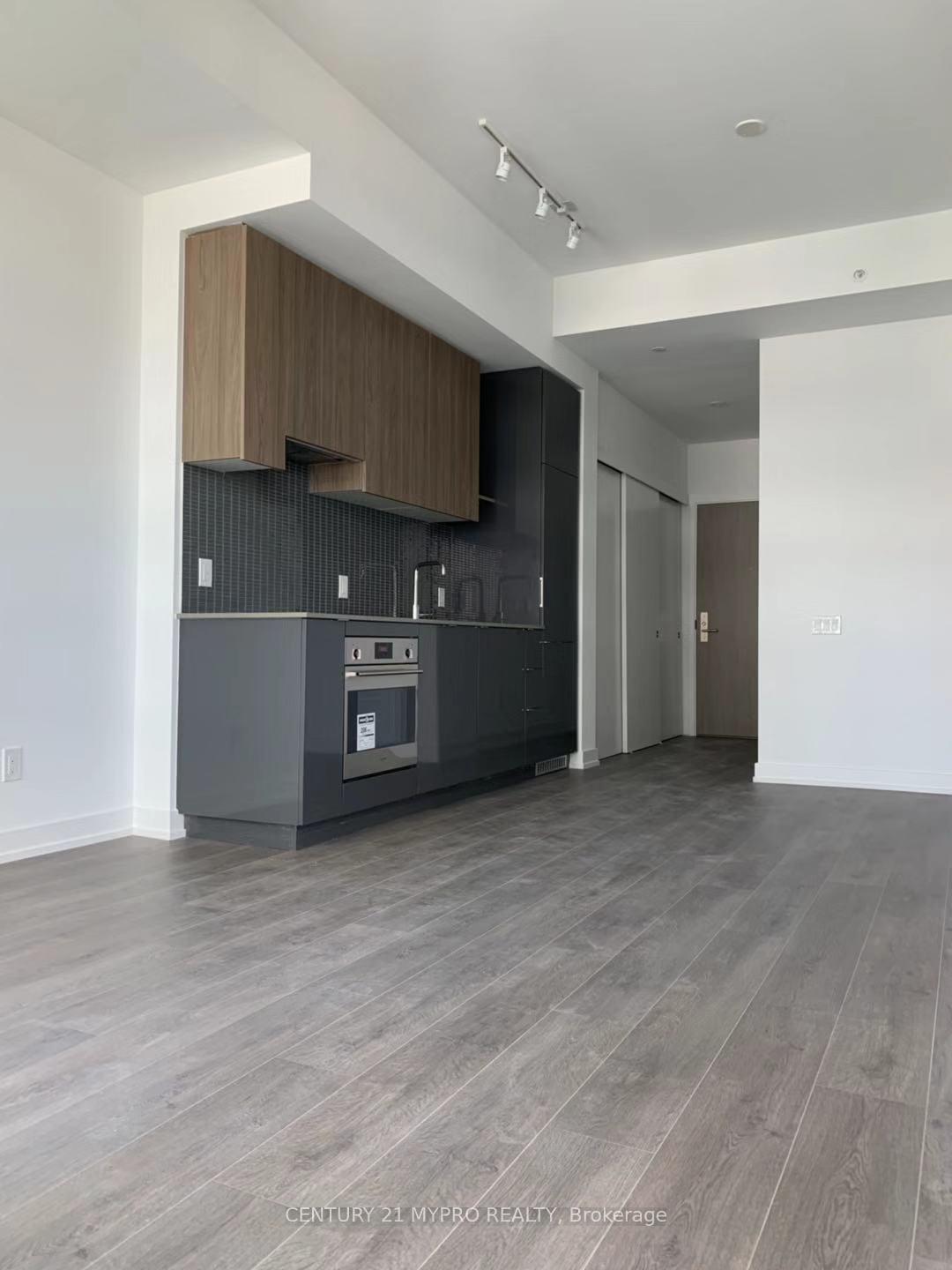 Photo 2 of Unit 909, 161 Roehampton Avenue, Toronto, Mount Pleasant West — HOMEH