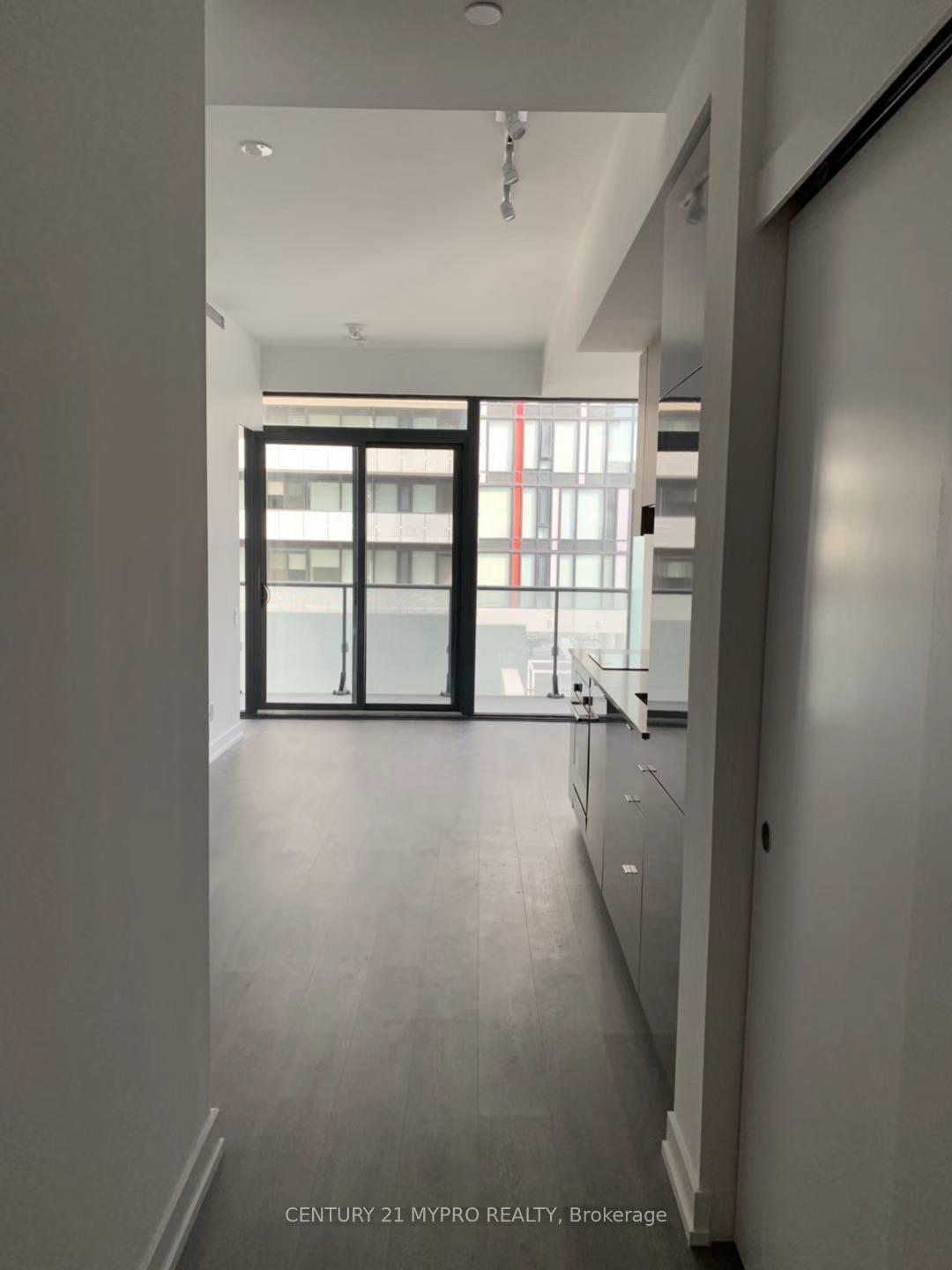 Photo 3 of Unit 909, 161 Roehampton Avenue, Toronto, Mount Pleasant West — HOMEH