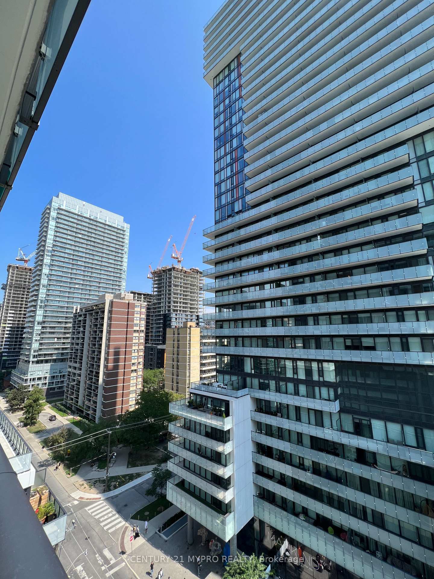 Photo 9 of Unit 909, 161 Roehampton Avenue, Toronto, Mount Pleasant West — HOMEH