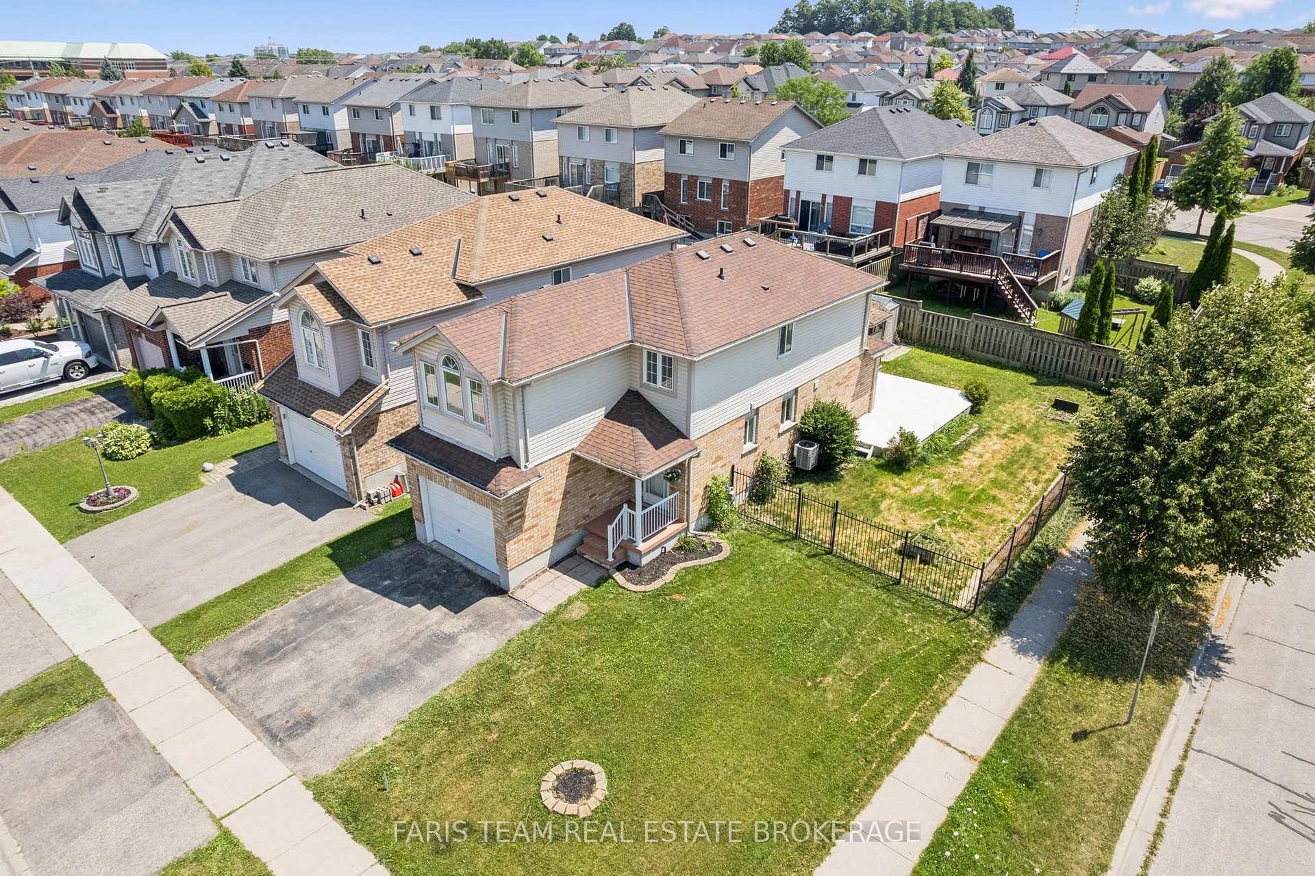 Photo 2 of 71 Peach Blossom Crescent, Kitchener, Larentian West — HOMEH