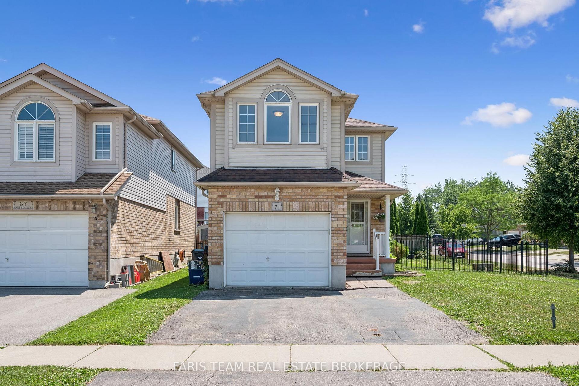 Photo 4 of 71 Peach Blossom Crescent, Kitchener, Larentian West — HOMEH