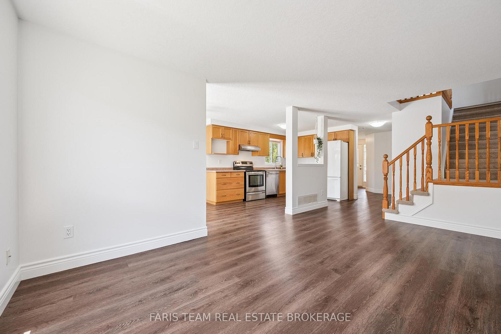 Photo 14 of 71 Peach Blossom Crescent, Kitchener, Larentian West — HOMEH
