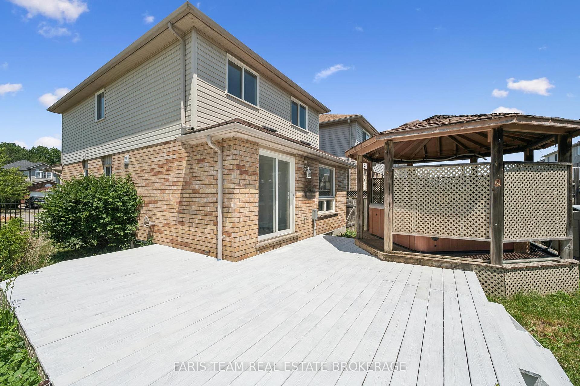 Photo 38 of 71 Peach Blossom Crescent, Kitchener, Larentian West — HOMEH