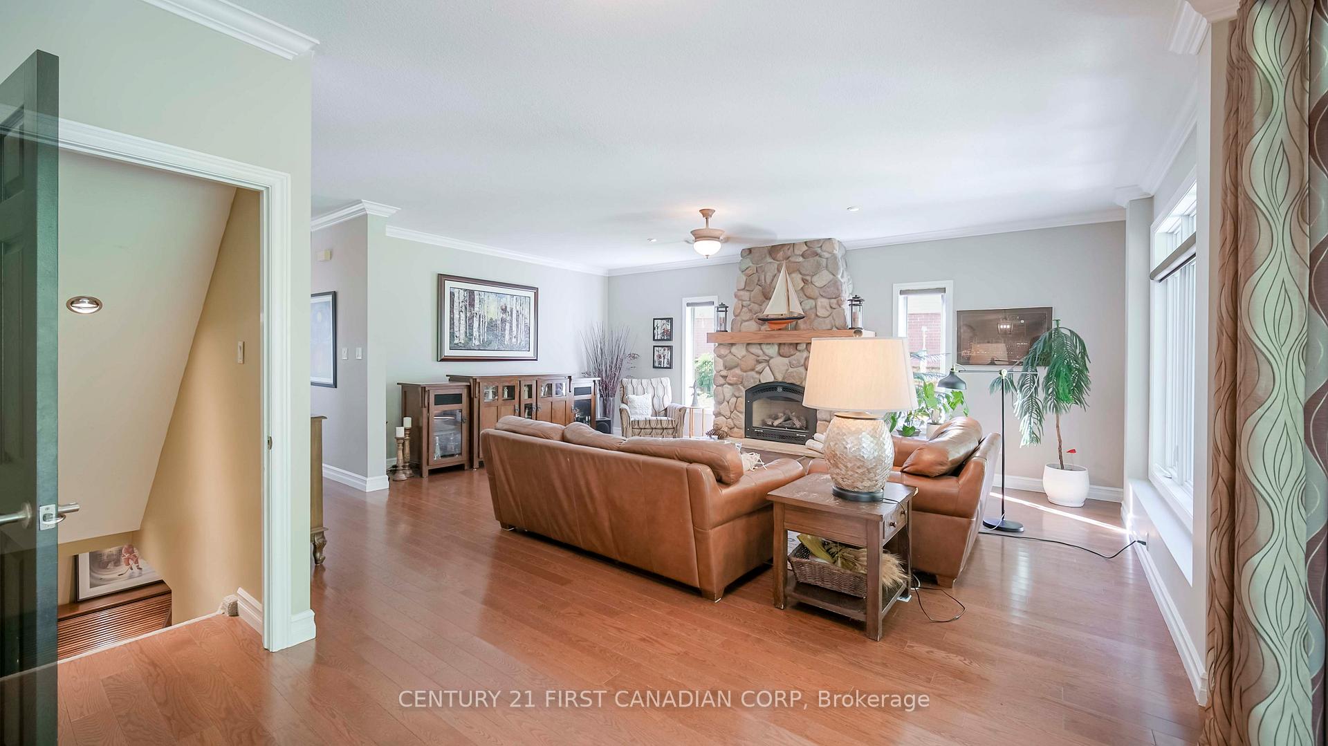 Photo 5 of 327 Richmeadow Road, London, North M — HOMEH