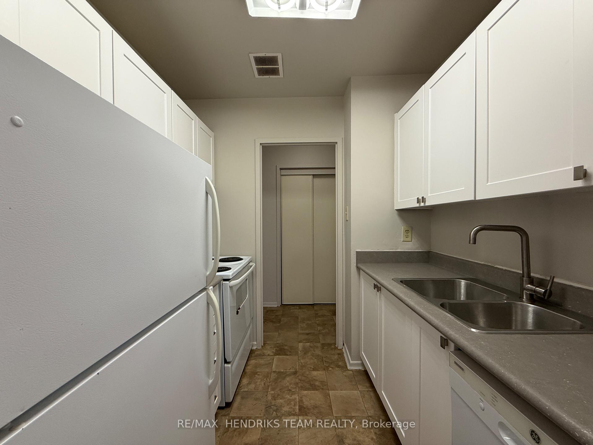 Photo 3 of Unit 303, 49 Leaside Drive, St. Catharines, Carlton/Bunting — HOMEH