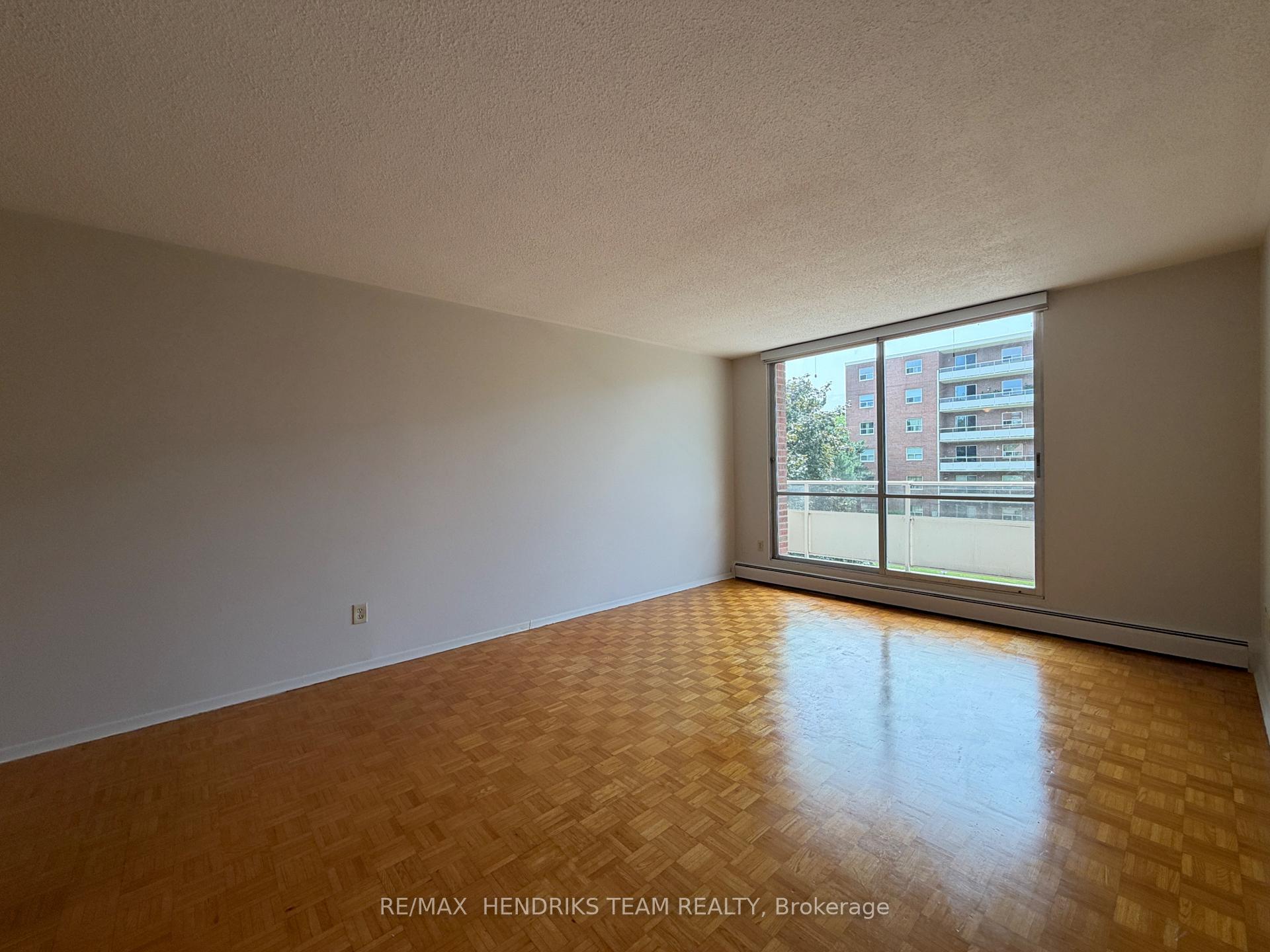 Photo 5 of Unit 303, 49 Leaside Drive, St. Catharines, Carlton/Bunting — HOMEH