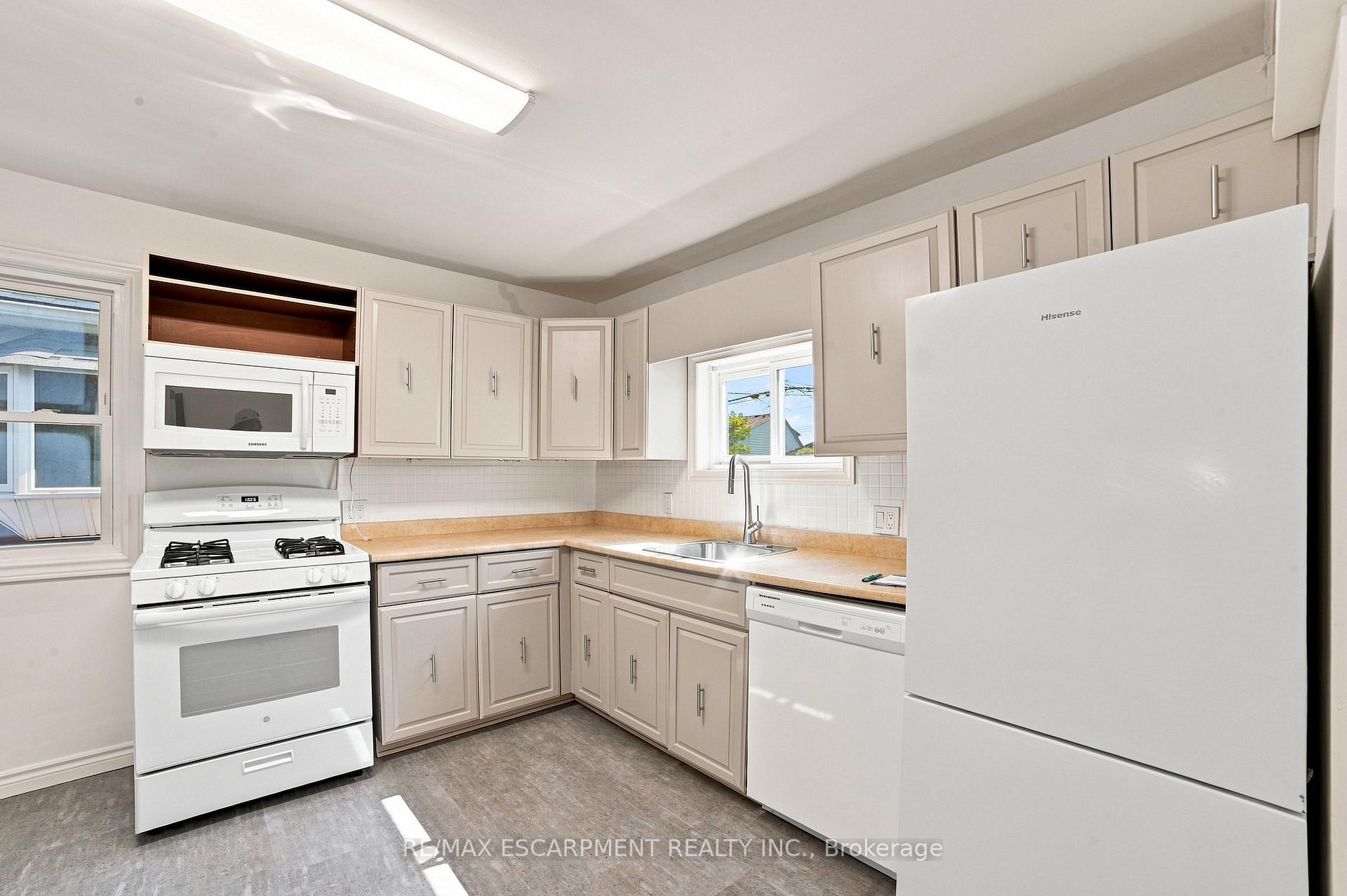 Photo 12 of 156 Tragina Avenue N, Hamilton, Homeside — HOMEH