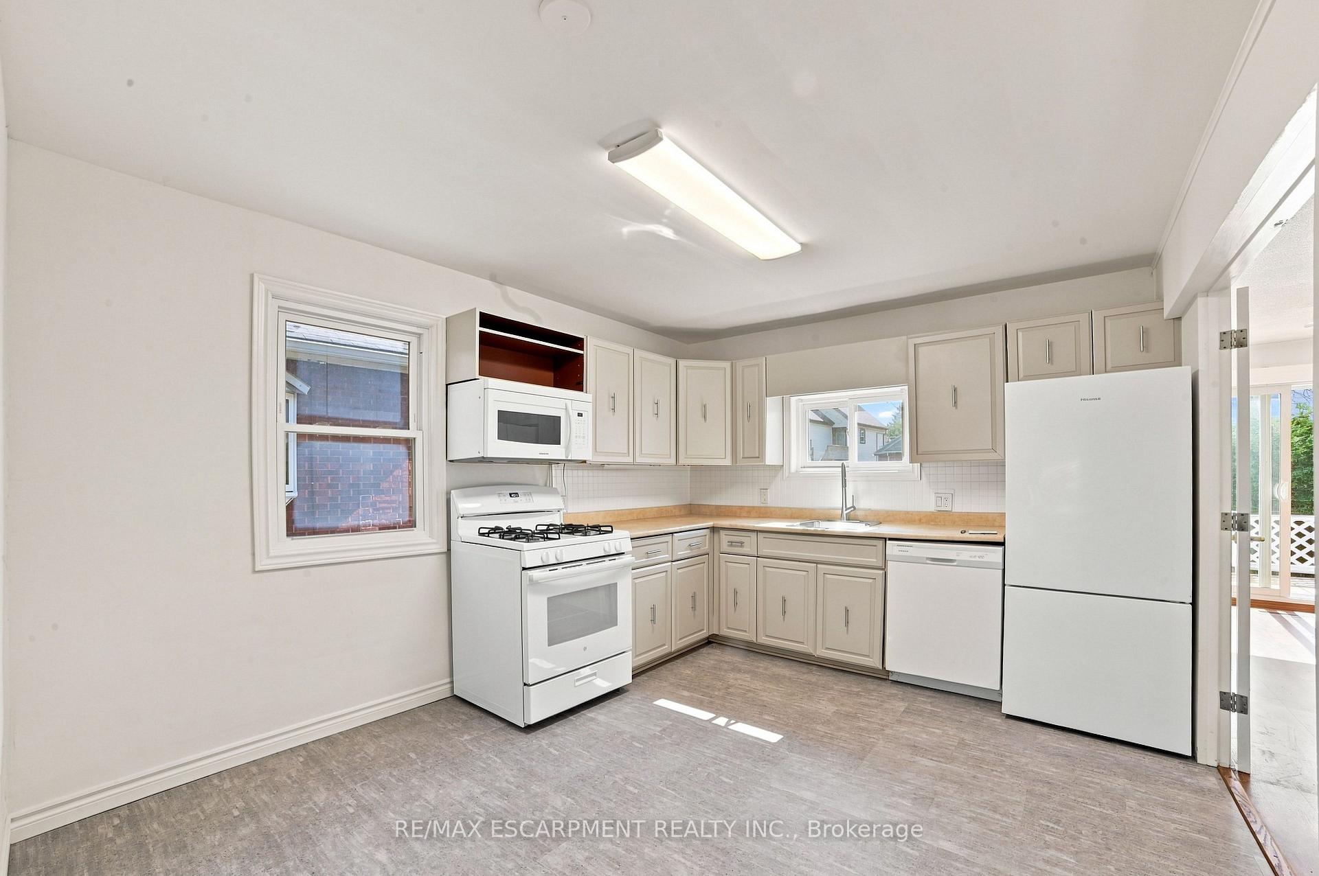 Photo 13 of 156 Tragina Avenue N, Hamilton, Homeside — HOMEH