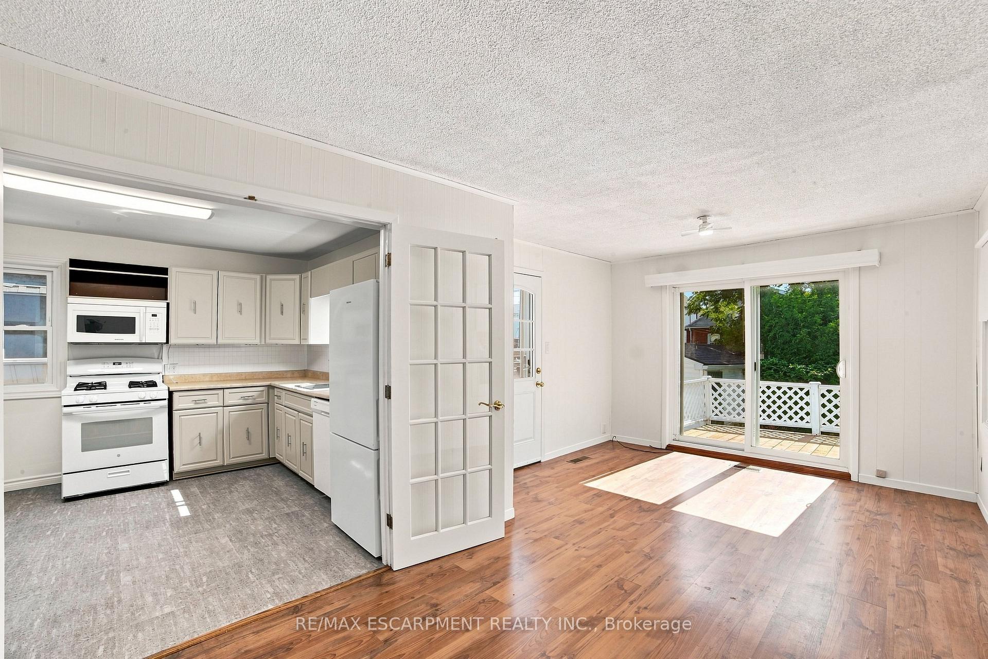 Photo 14 of 156 Tragina Avenue N, Hamilton, Homeside — HOMEH