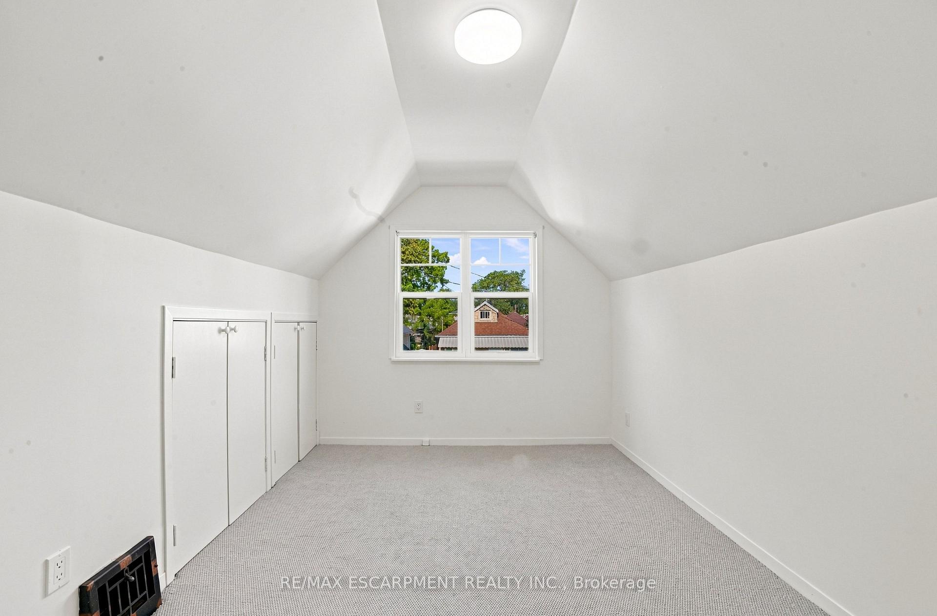 Photo 18 of 156 Tragina Avenue N, Hamilton, Homeside — HOMEH